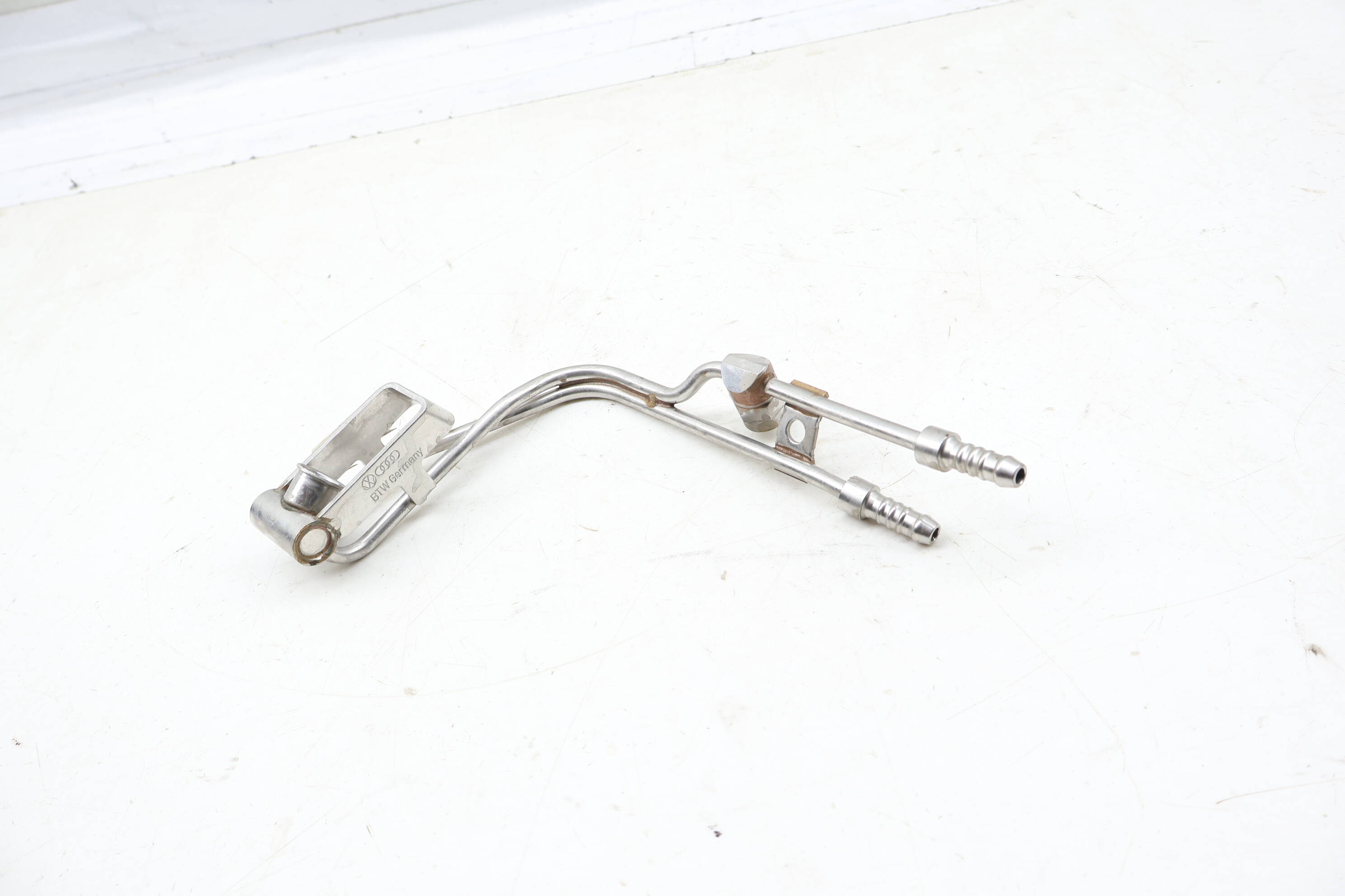 Fuel Line / Pipe 06H133681A