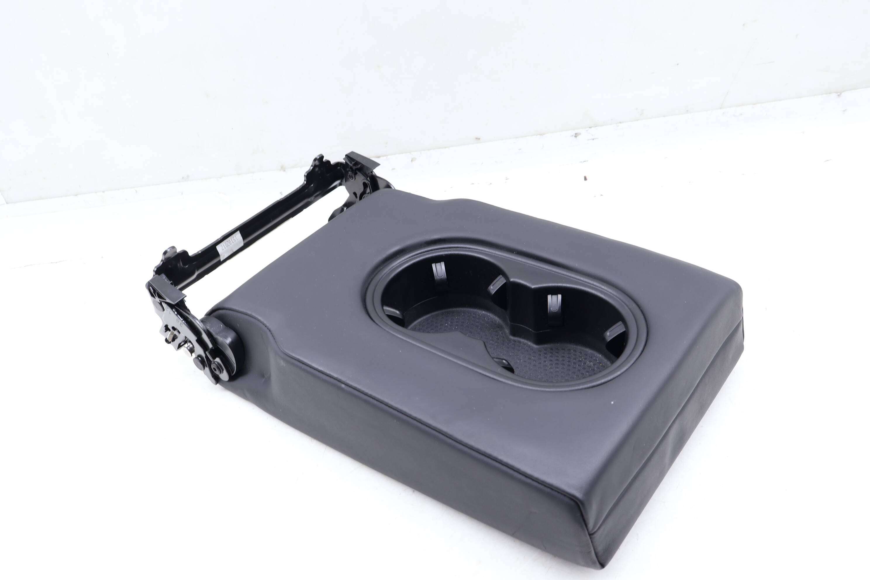 Seat Center Armrest / Cup Holder 7P5885081G 95852208110