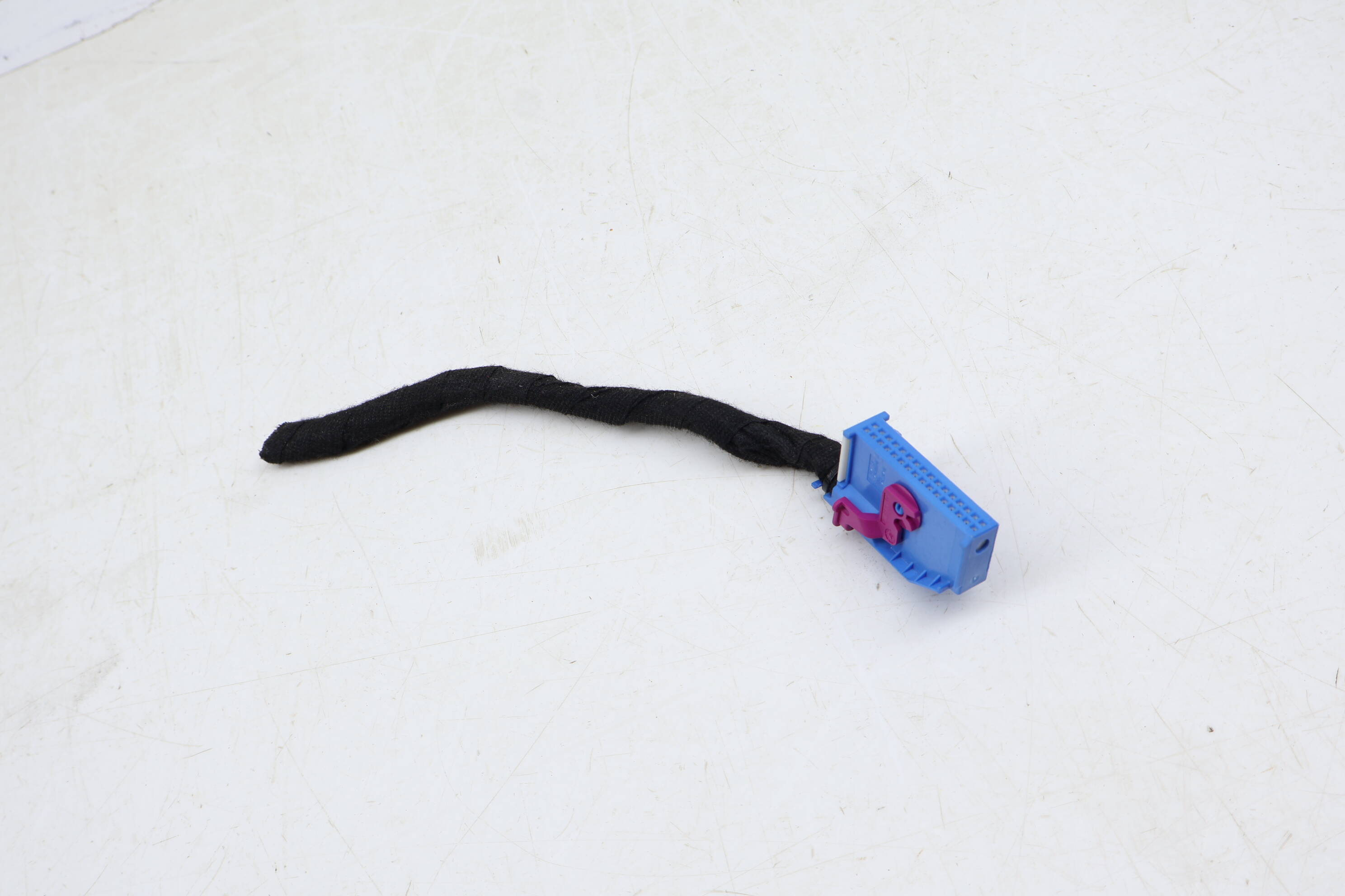 Instrument Cluster Wiring Connector / Pigtail (32-Pin) 1J0972977D