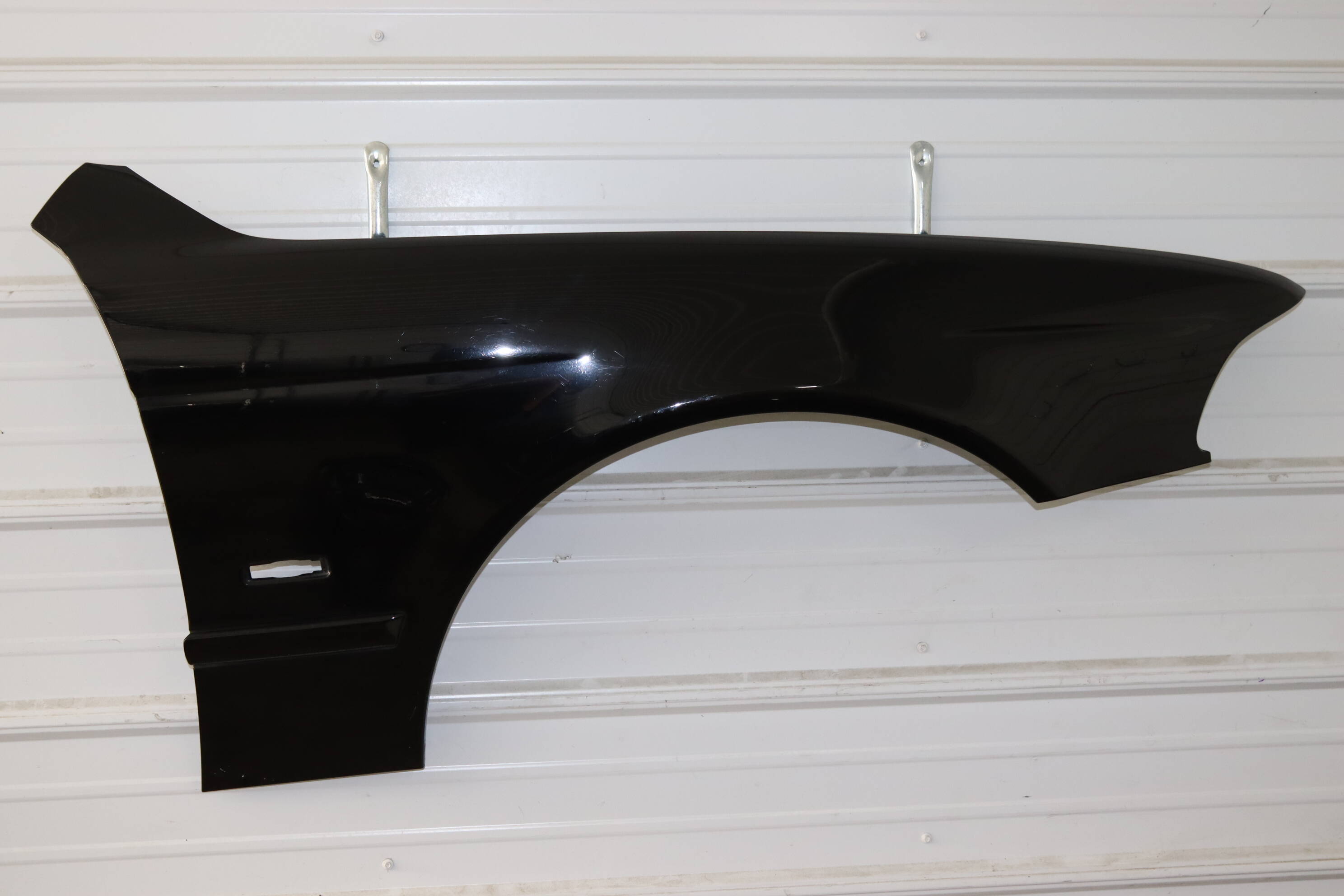 BMW Right Fender (540i, M5, 525i, 528i, 530i) 41358162134