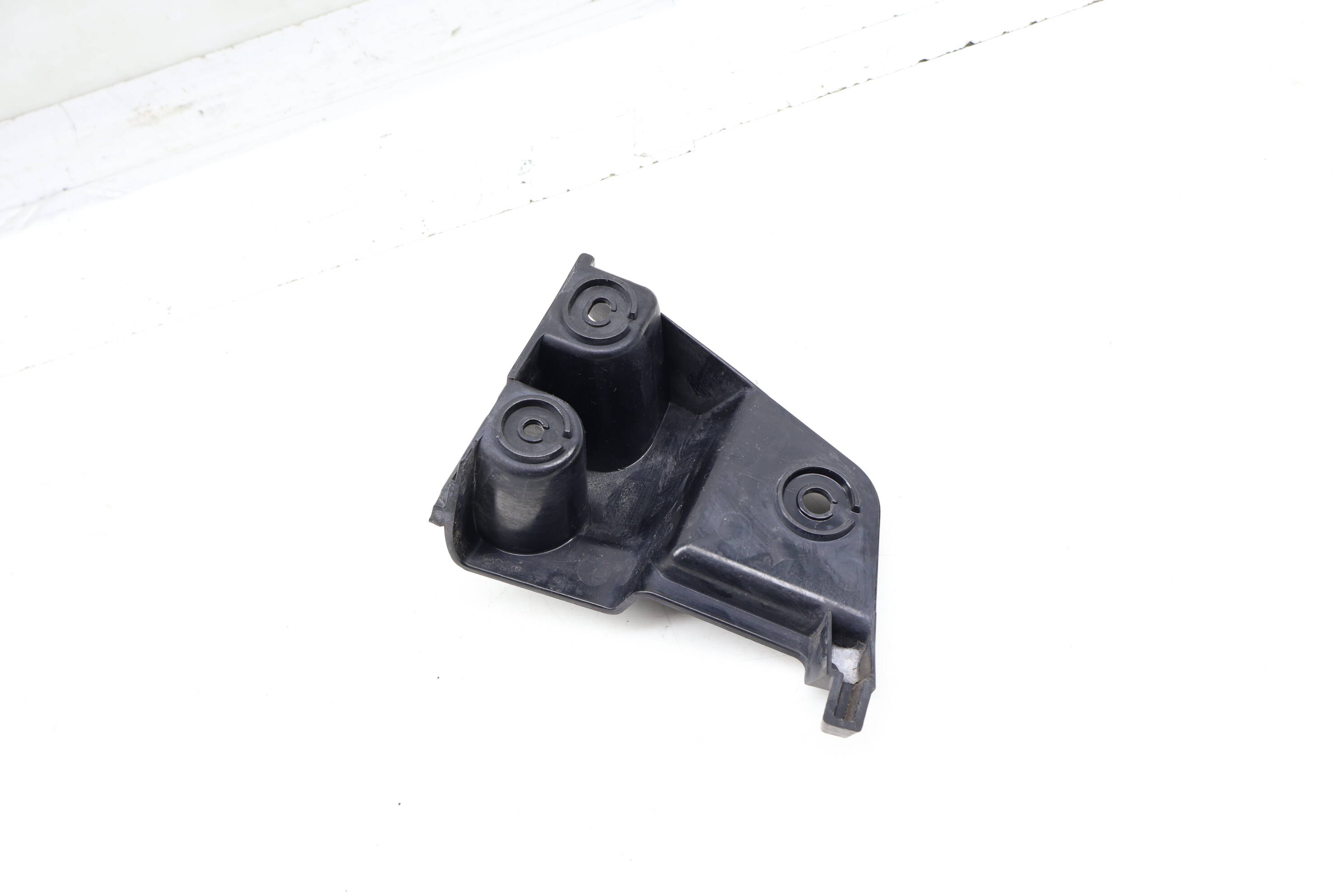 Bumper Mount / Bracket (Corner) 51123414407