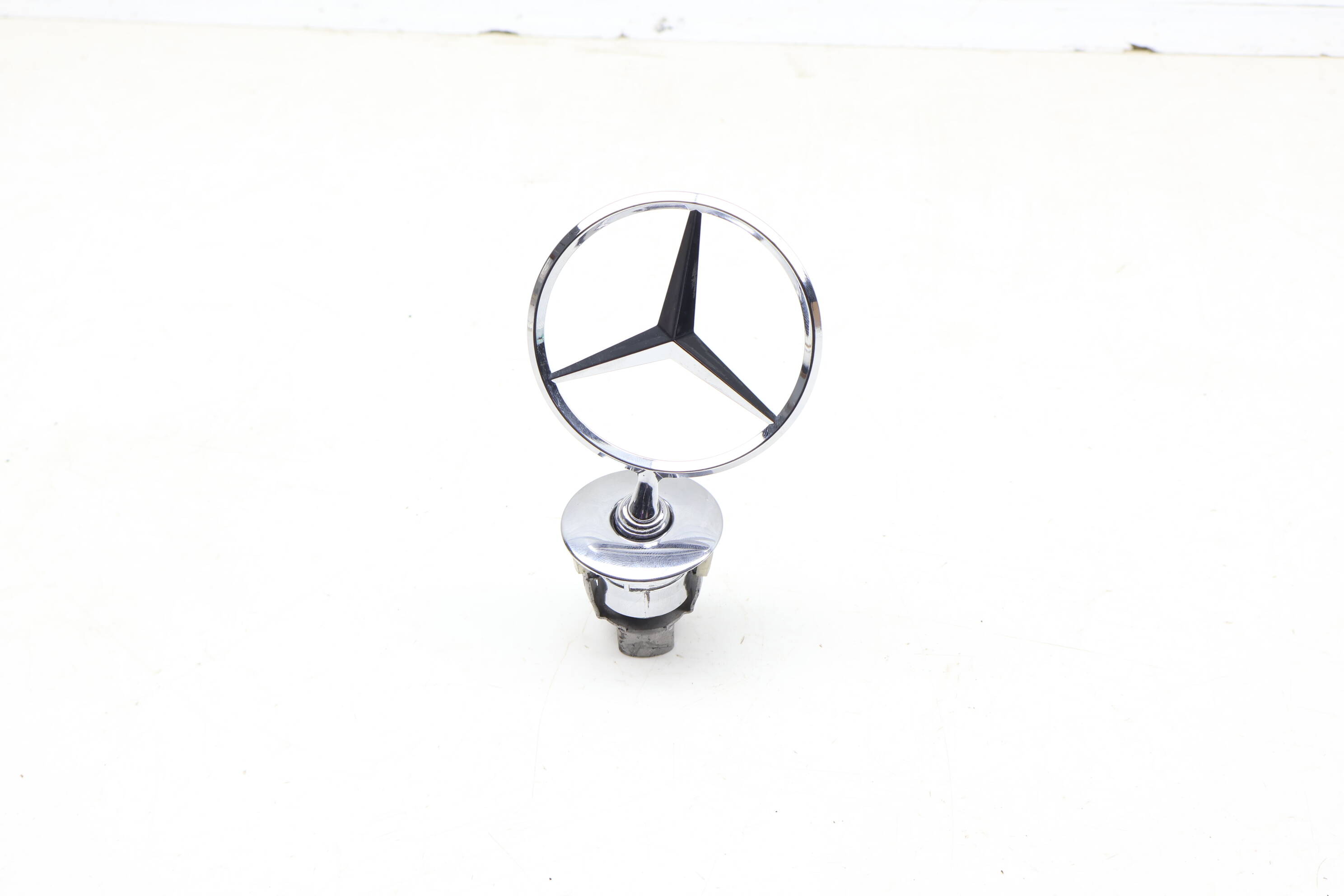 Hood Emblem / Badge 2218800086