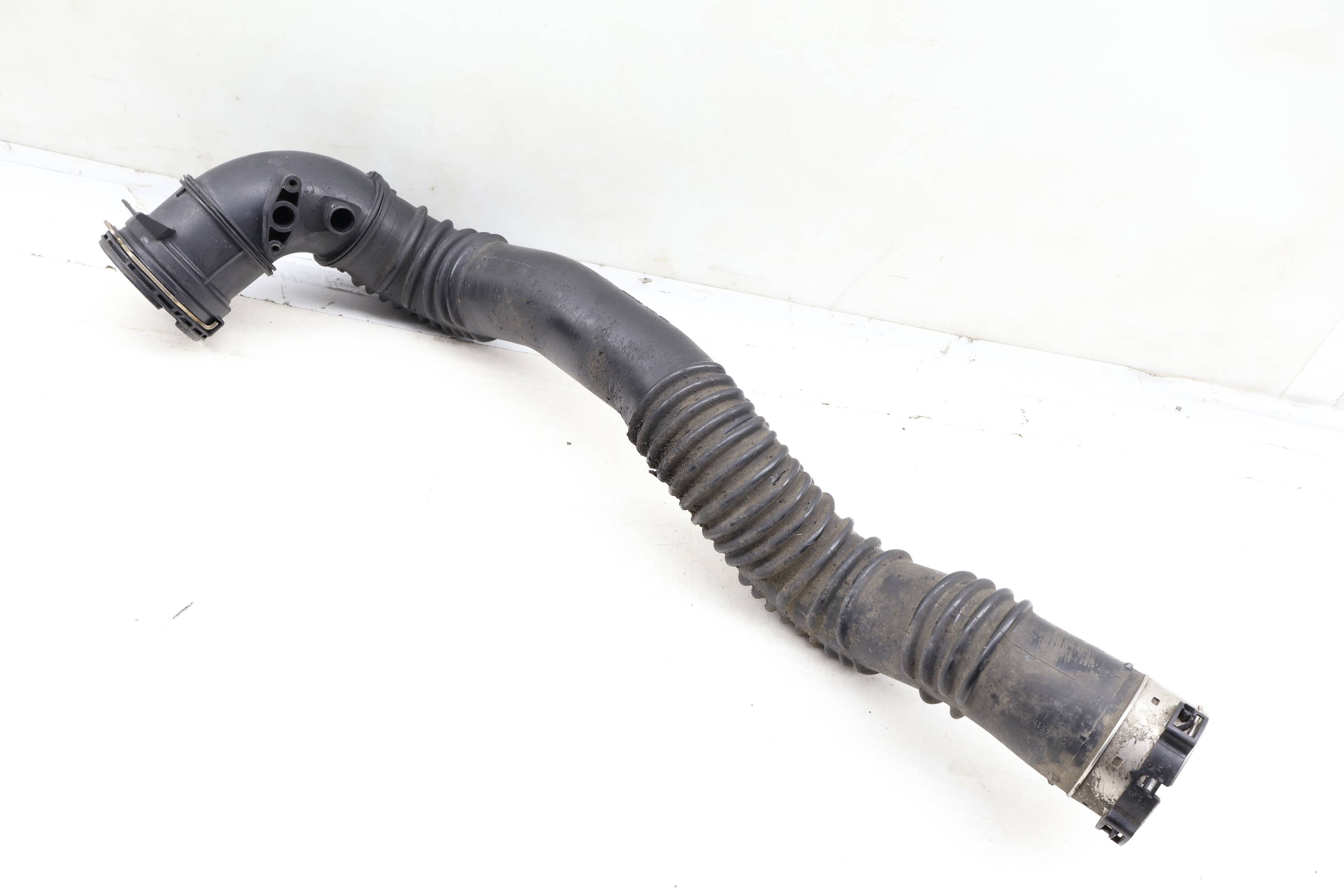 Turbo Intercooler Hose / Line / Tube 13717612096