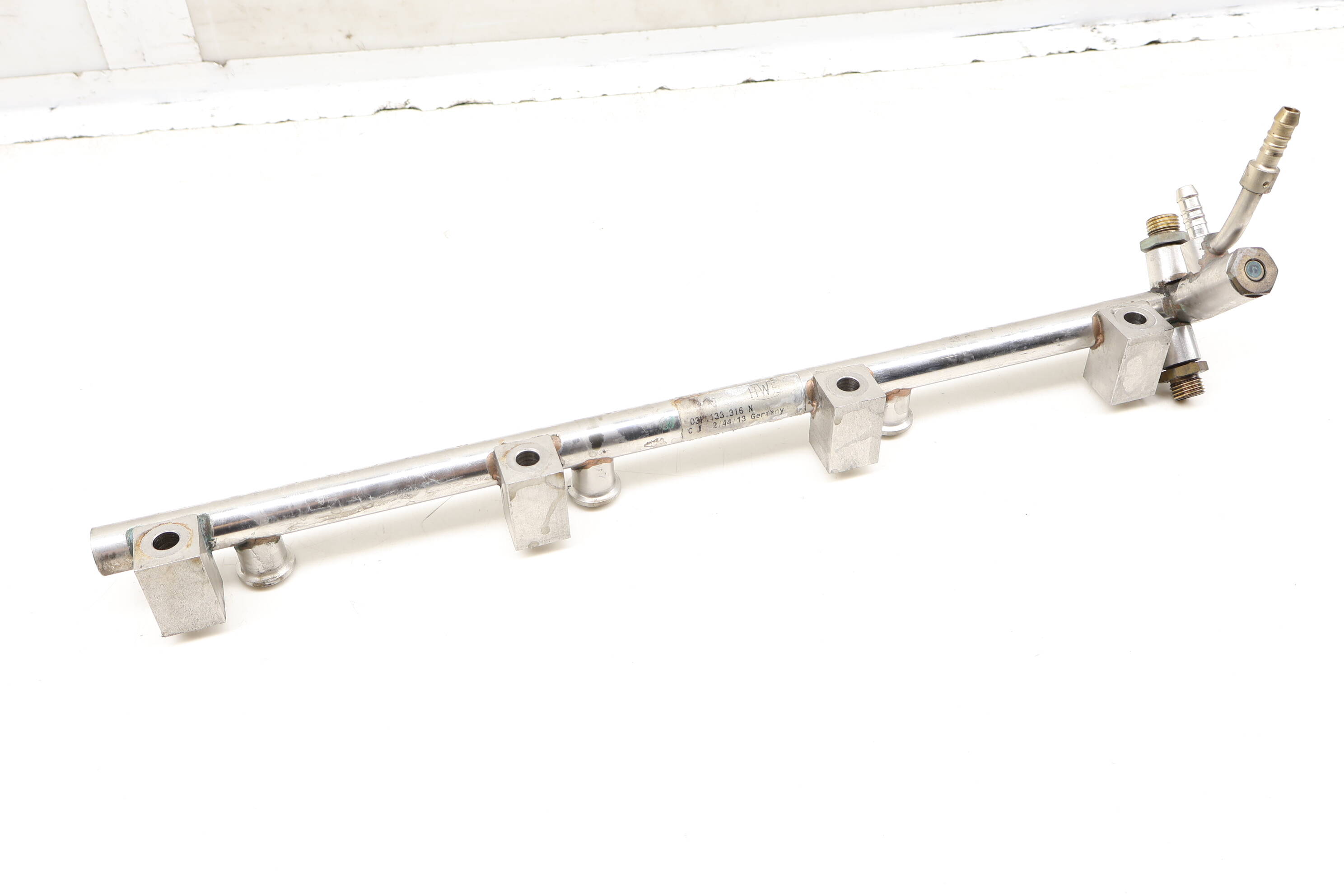 Fuel Rail 03H133316N