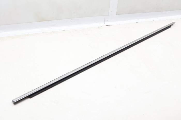 Outer Door Window Slot Seal 3CN839475 main product photo