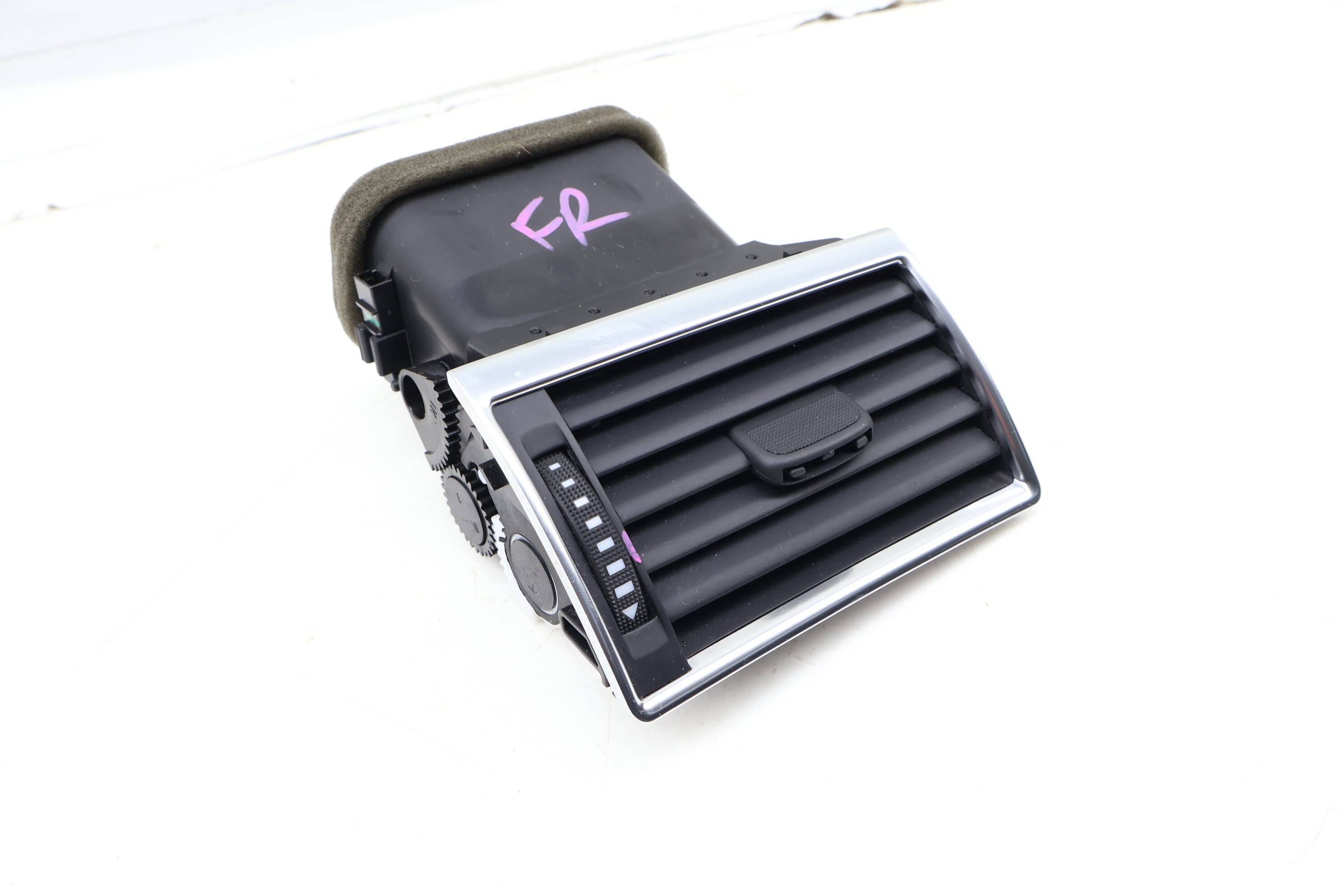 Dash Air Vent 4E0820902