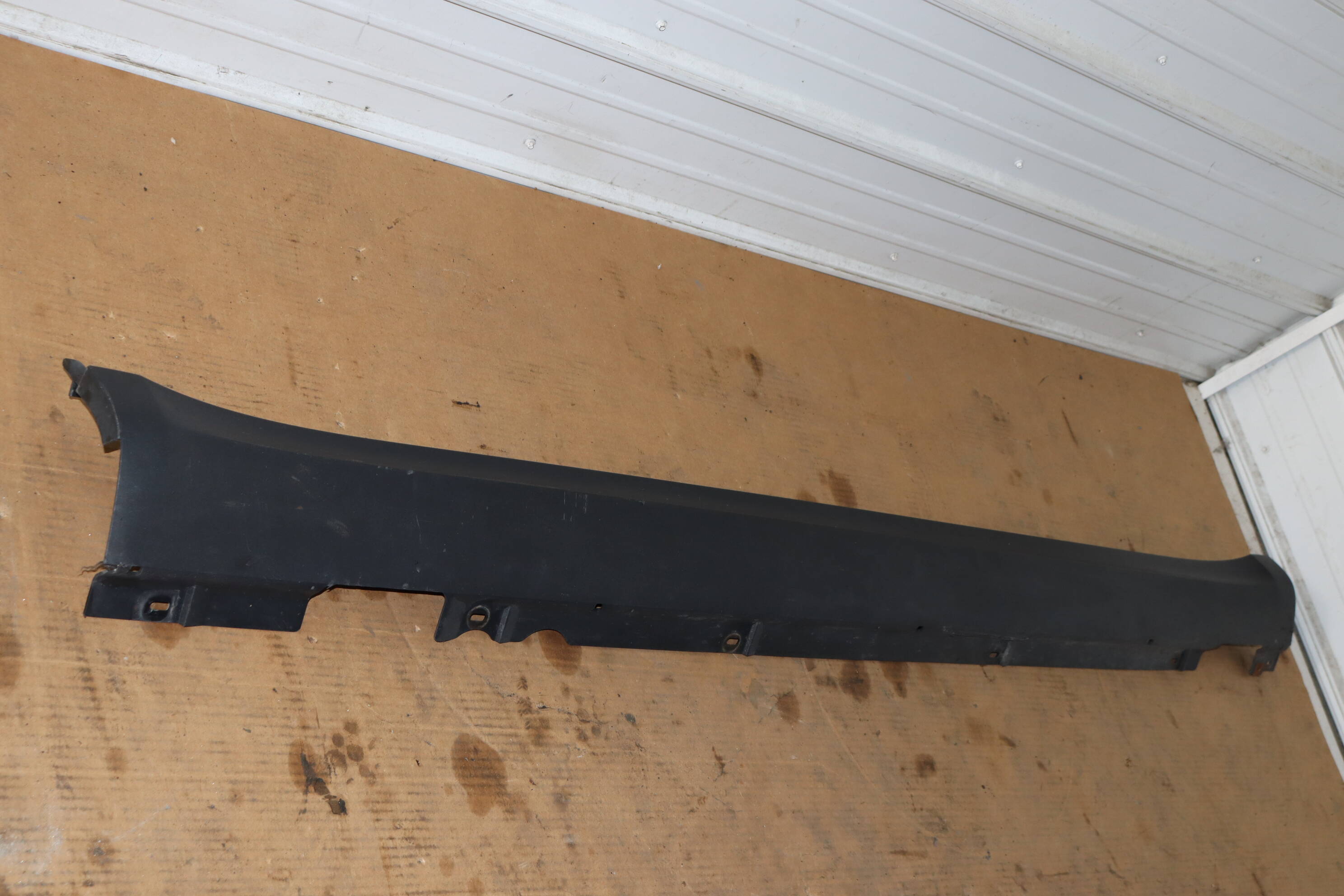 Side Skirt / Rocker Panel 95B853554