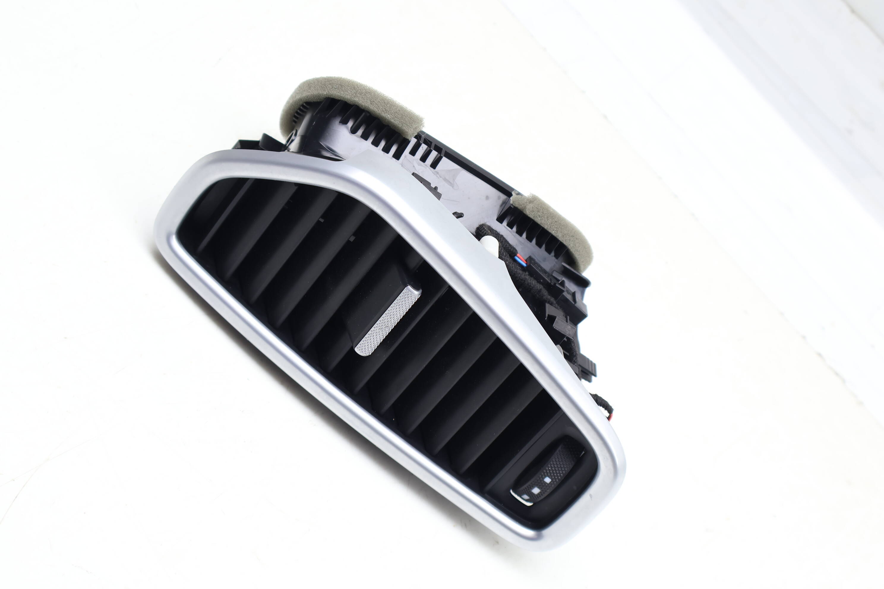 Dash Air Vent 9Y0820951