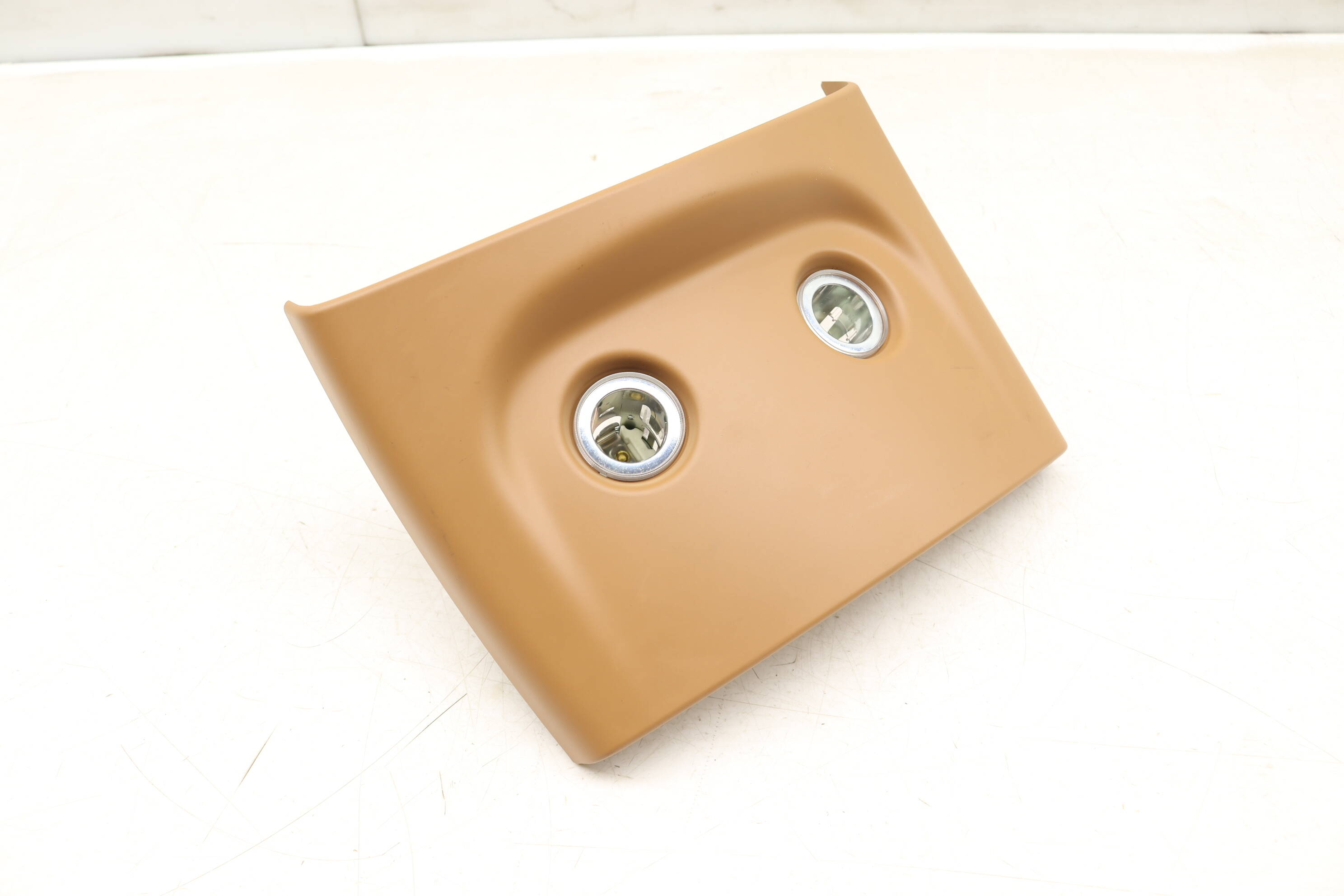 Center Console Trim Panel / Power Outlet 7P5863440 95855344000