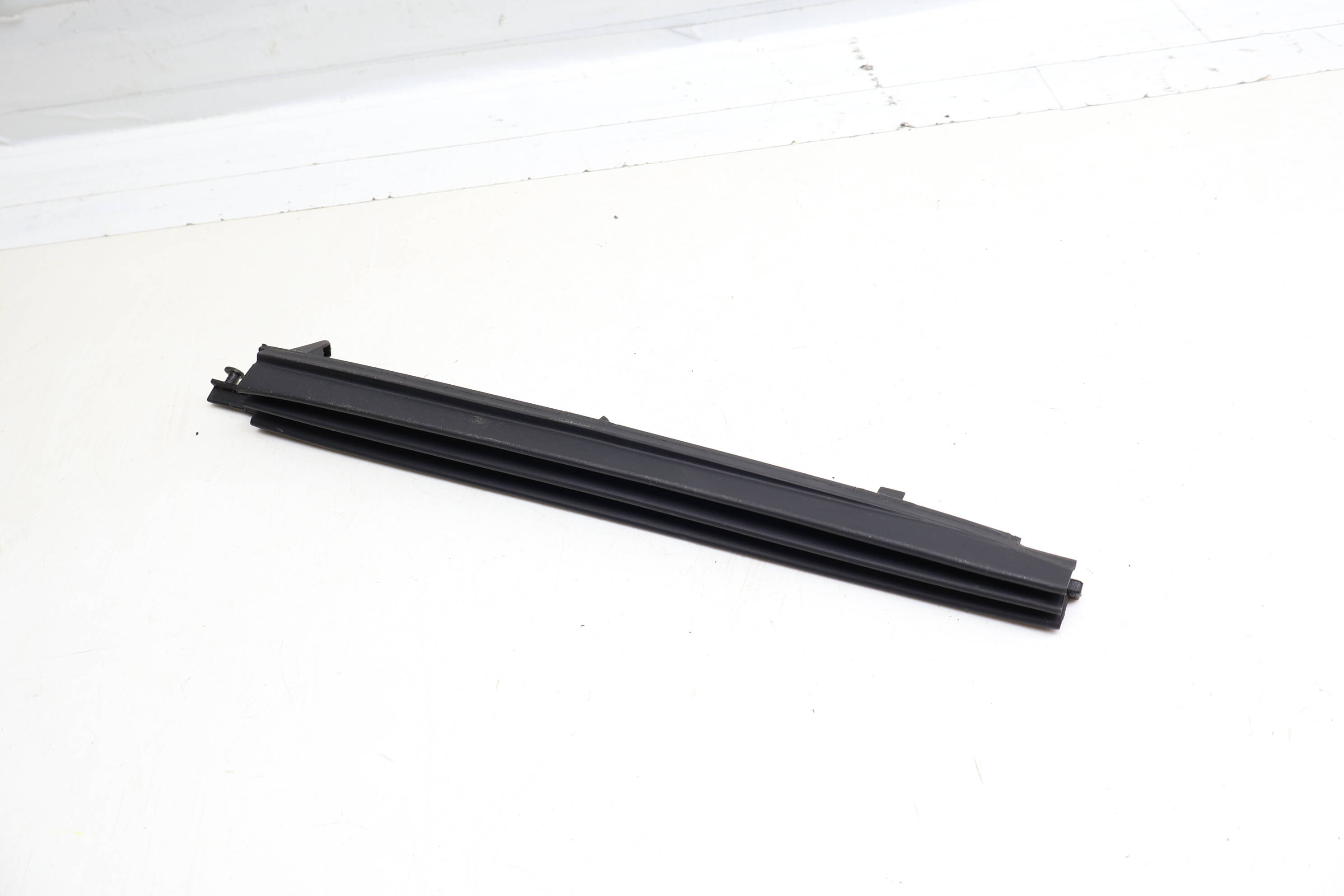 Sunroof / Sun Roof Glass Trim 8D0877781B 95556400500