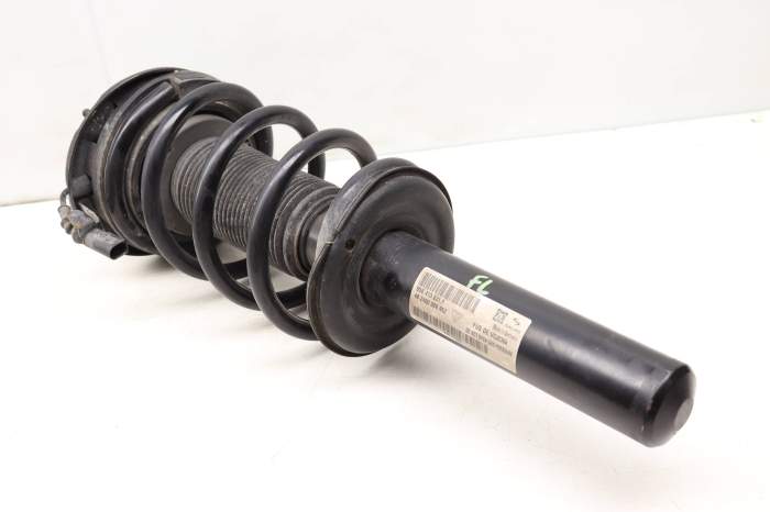 Strut / Shock Absorber Assembly 95B413031F main product photo