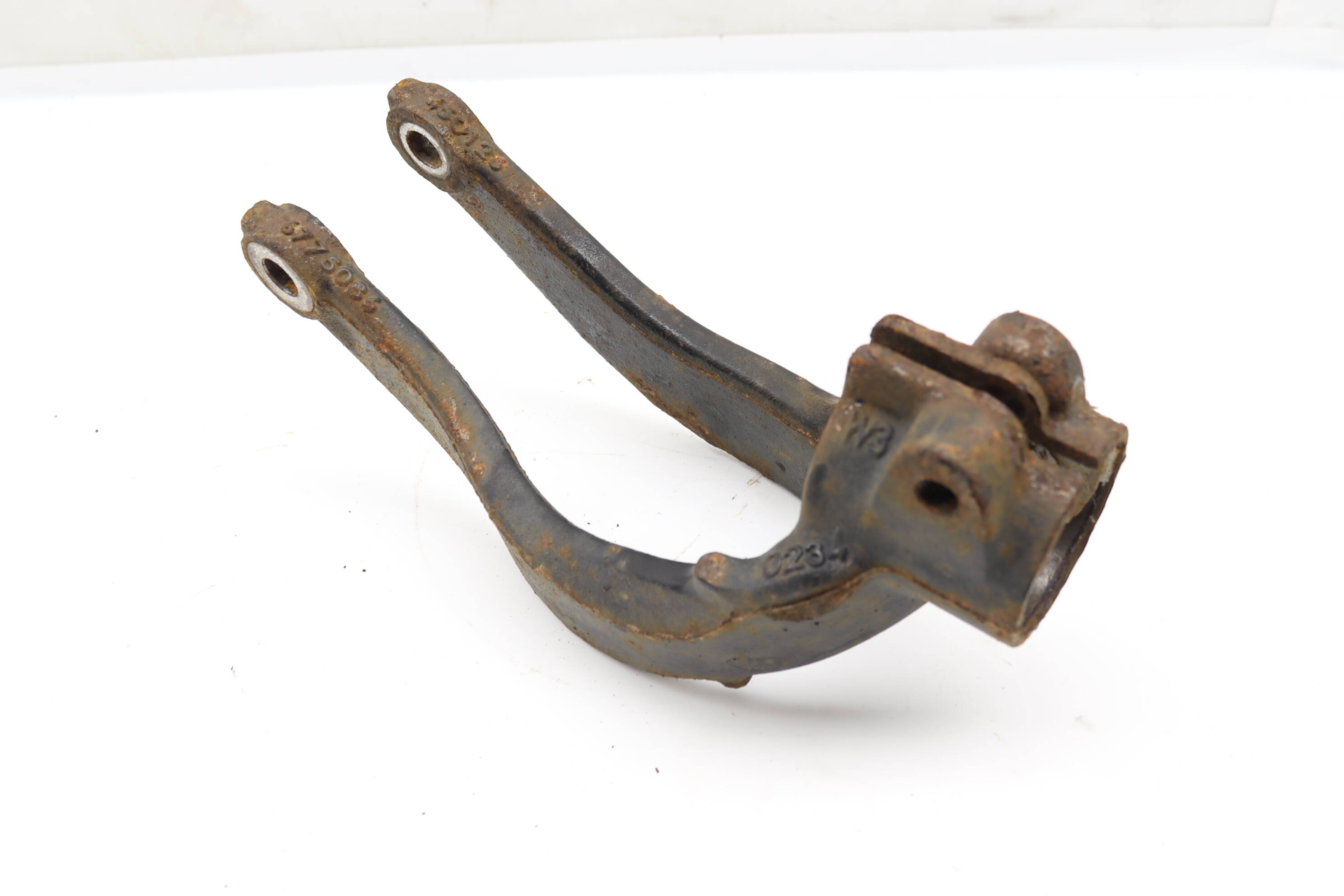 Strut&#x20;&#x2F;&#x20;Shock&#x20;Absorber&#x20;Mount&#x20;Bracket&#x20;31126775086