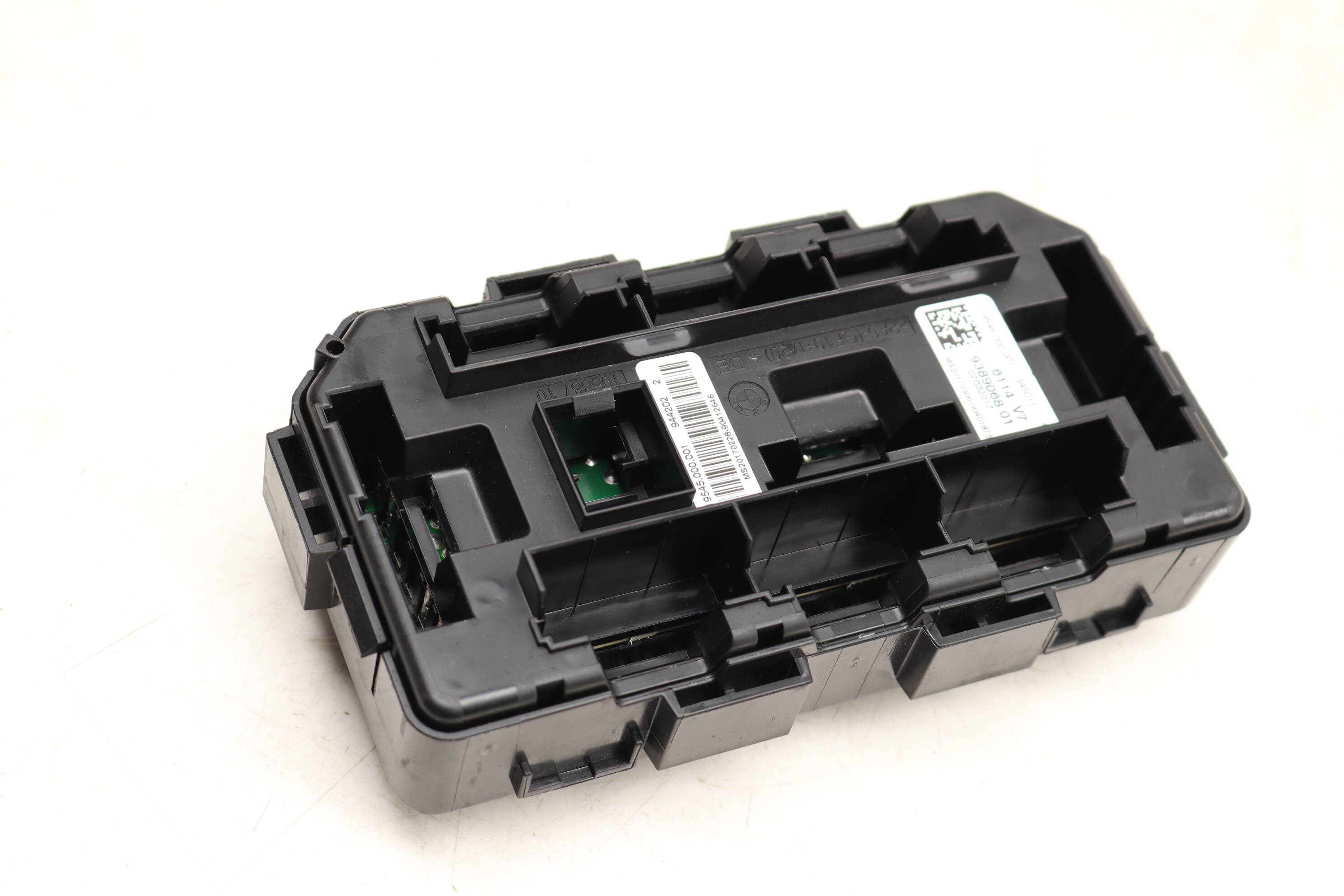 Power&#x20;Distribution&#x20;&#x2F;&#x20;Fuse&#x20;Box&#x20;61149389068