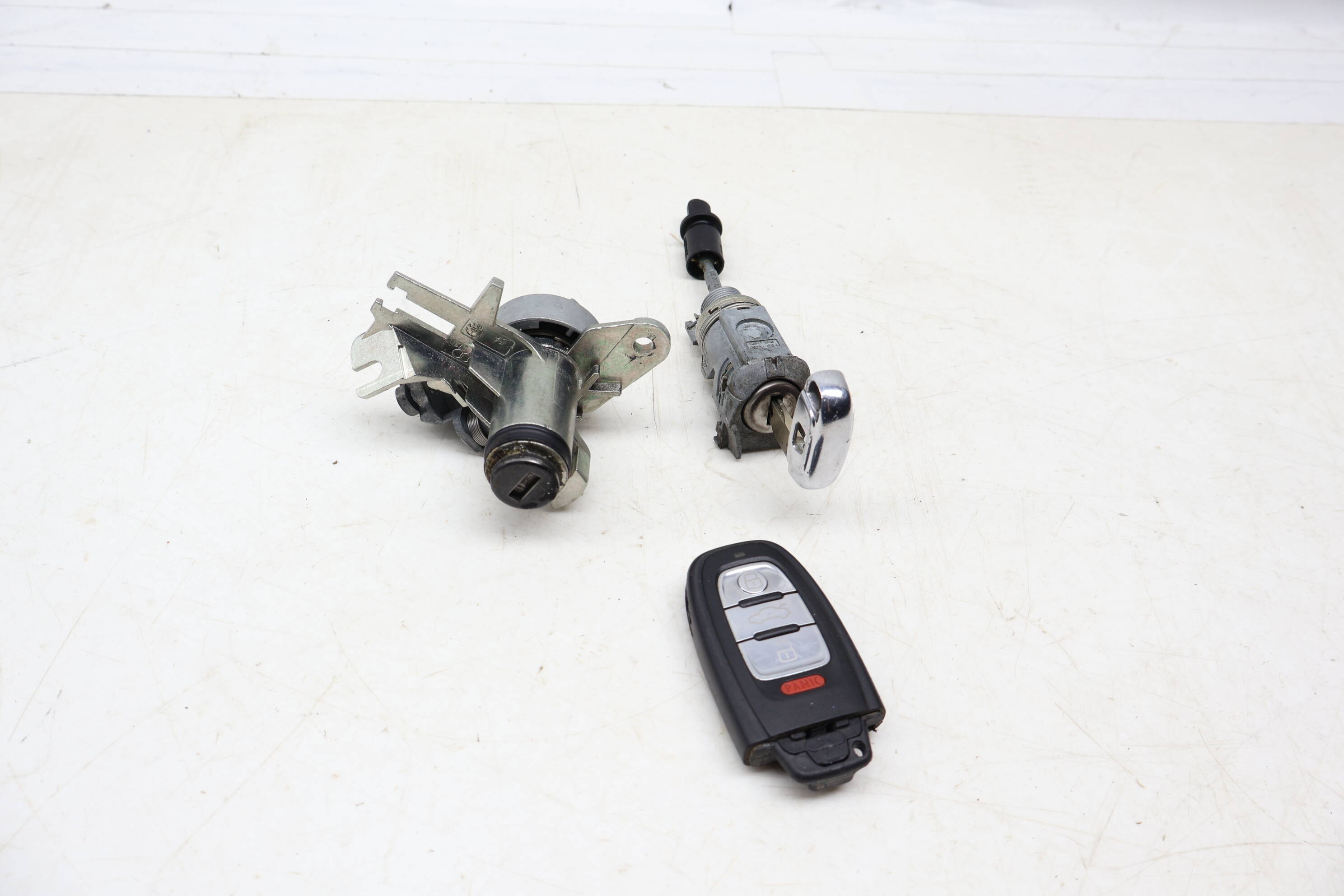 Ignition Lock Switch / Cylinder W/ Key 8F0898374A