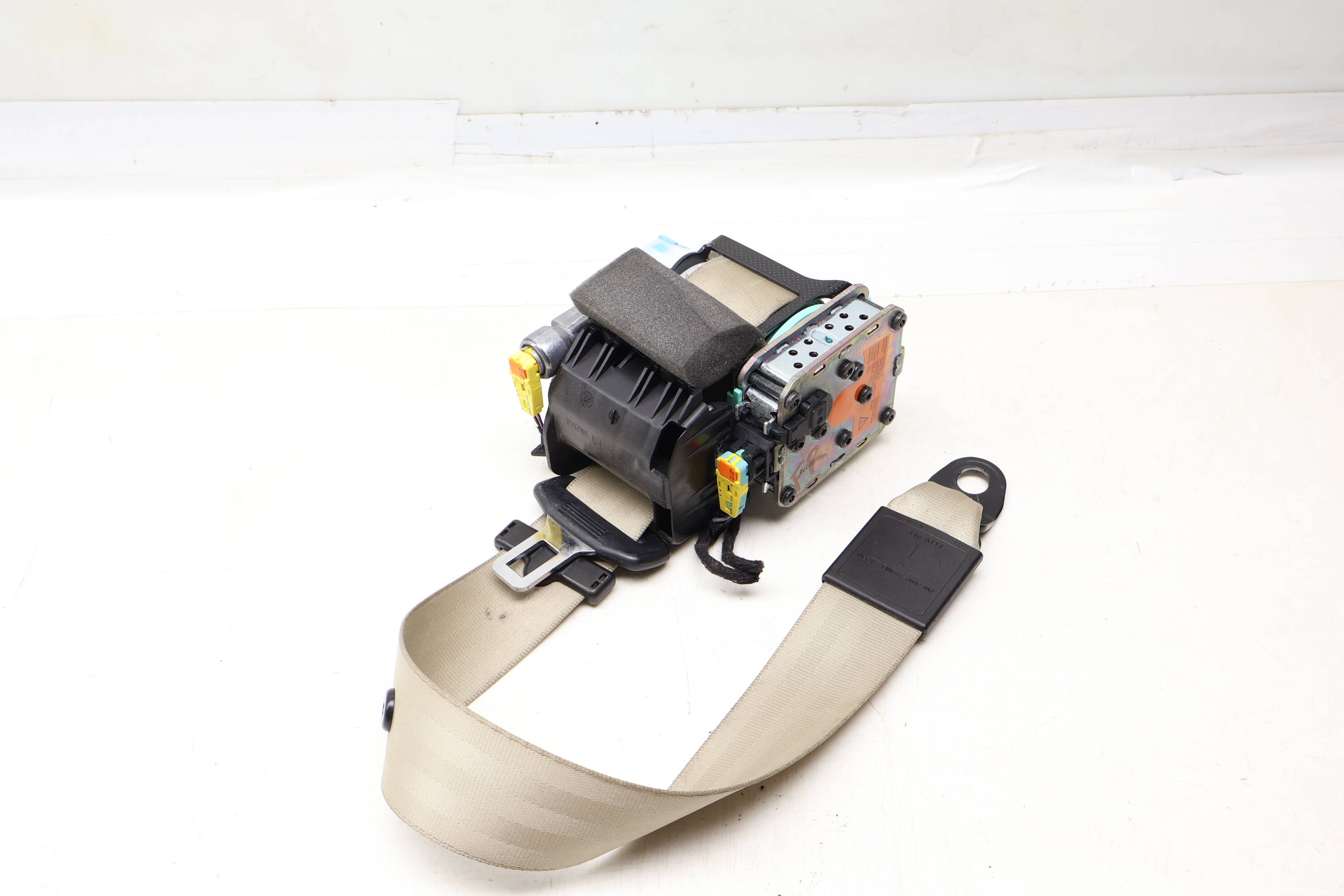 Convertible Seat Belt Retractor 8F1857706A