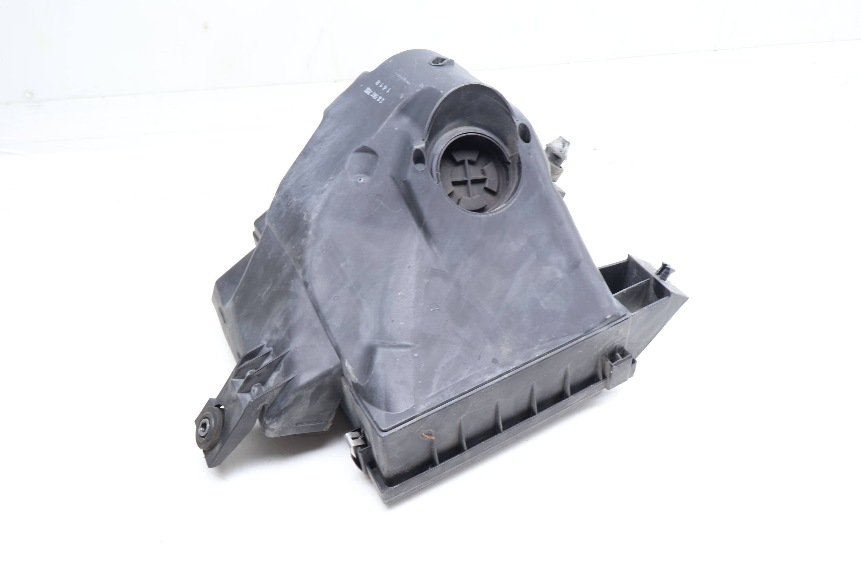 Lower Air Cleaner Filter Box / Housing 3B0133837BA