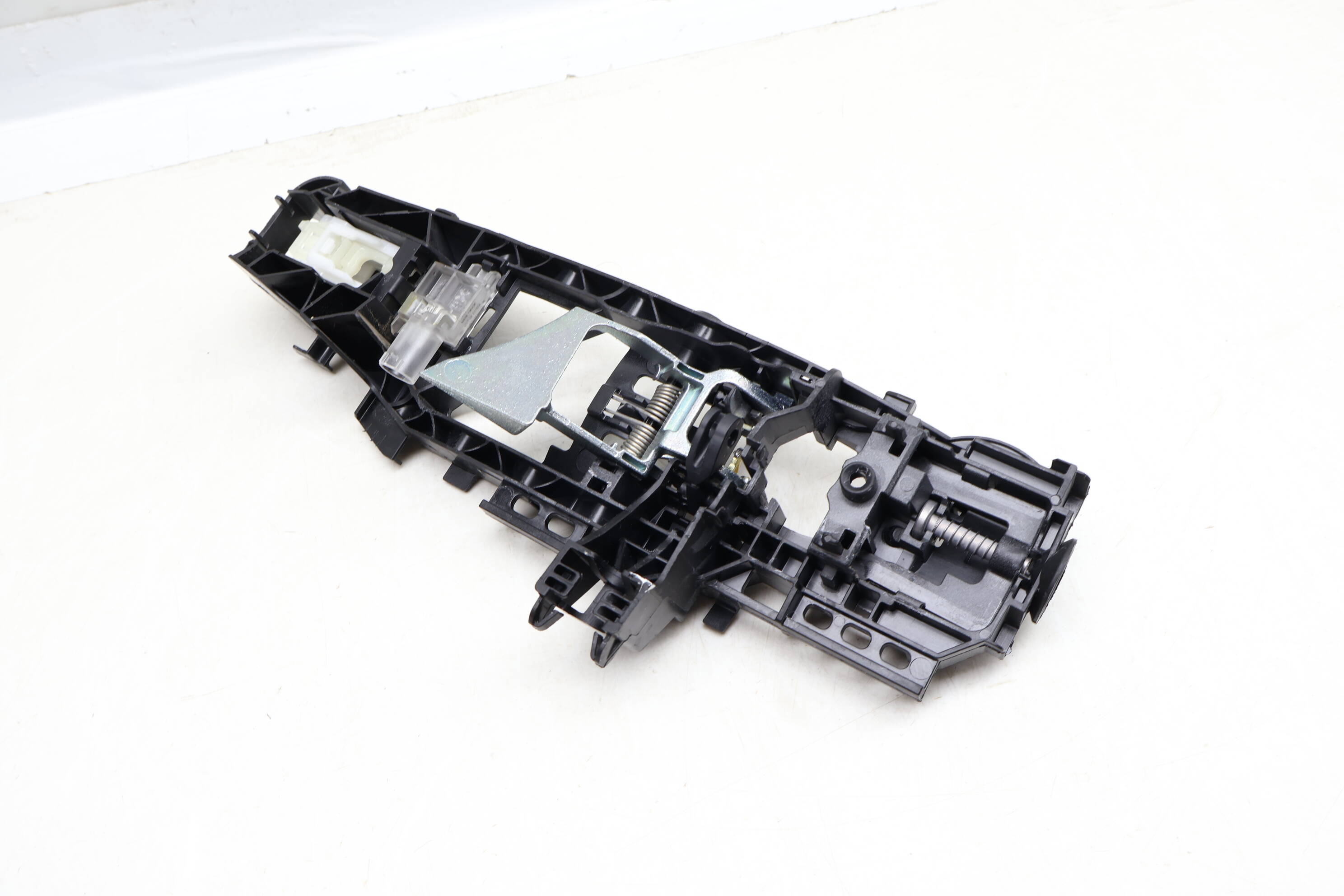 Mercedes-Benz Right Exterior Door Handle Bracket 0997602200