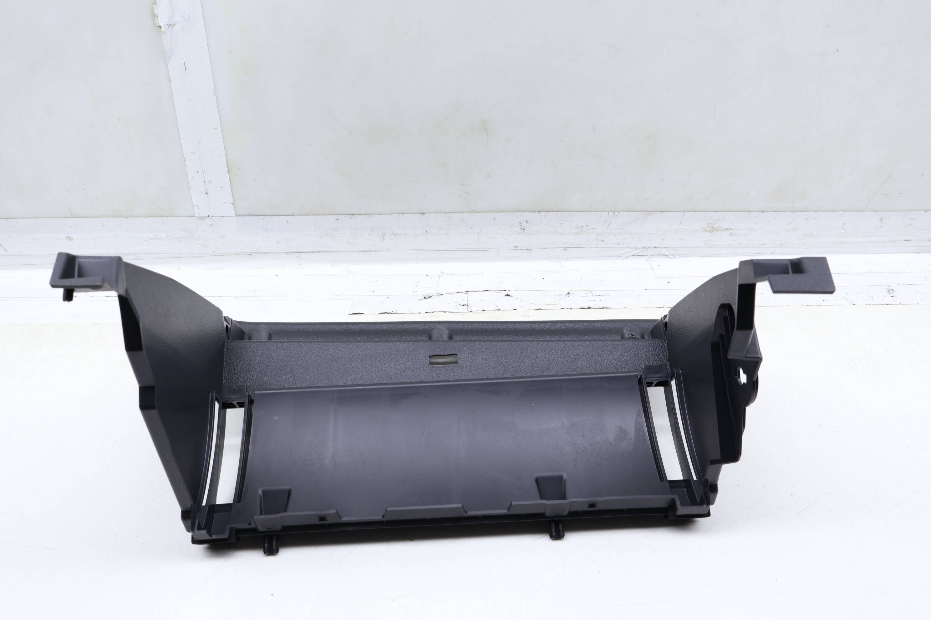 Glove Box Mount Bracket / Panel 3CN857114B