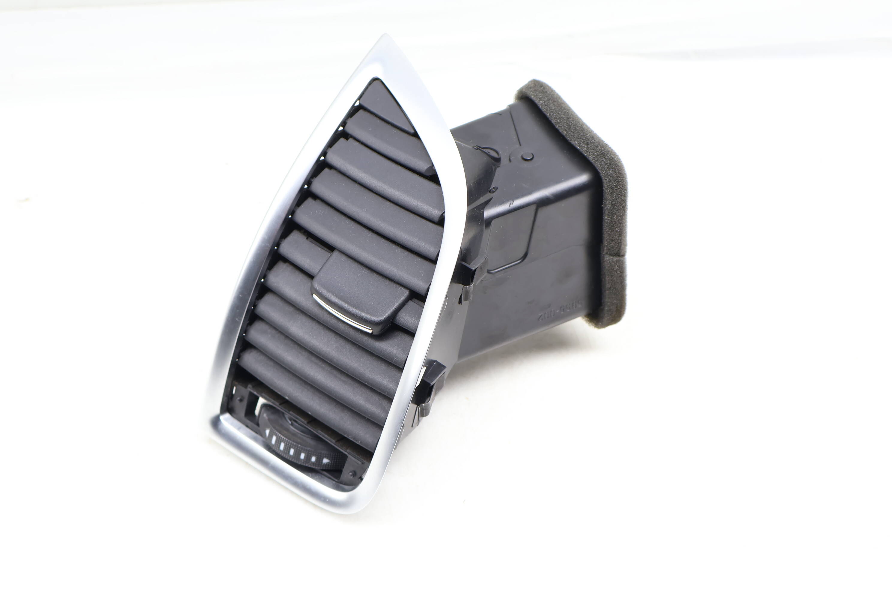 Dash Air Vent 4L0820901T