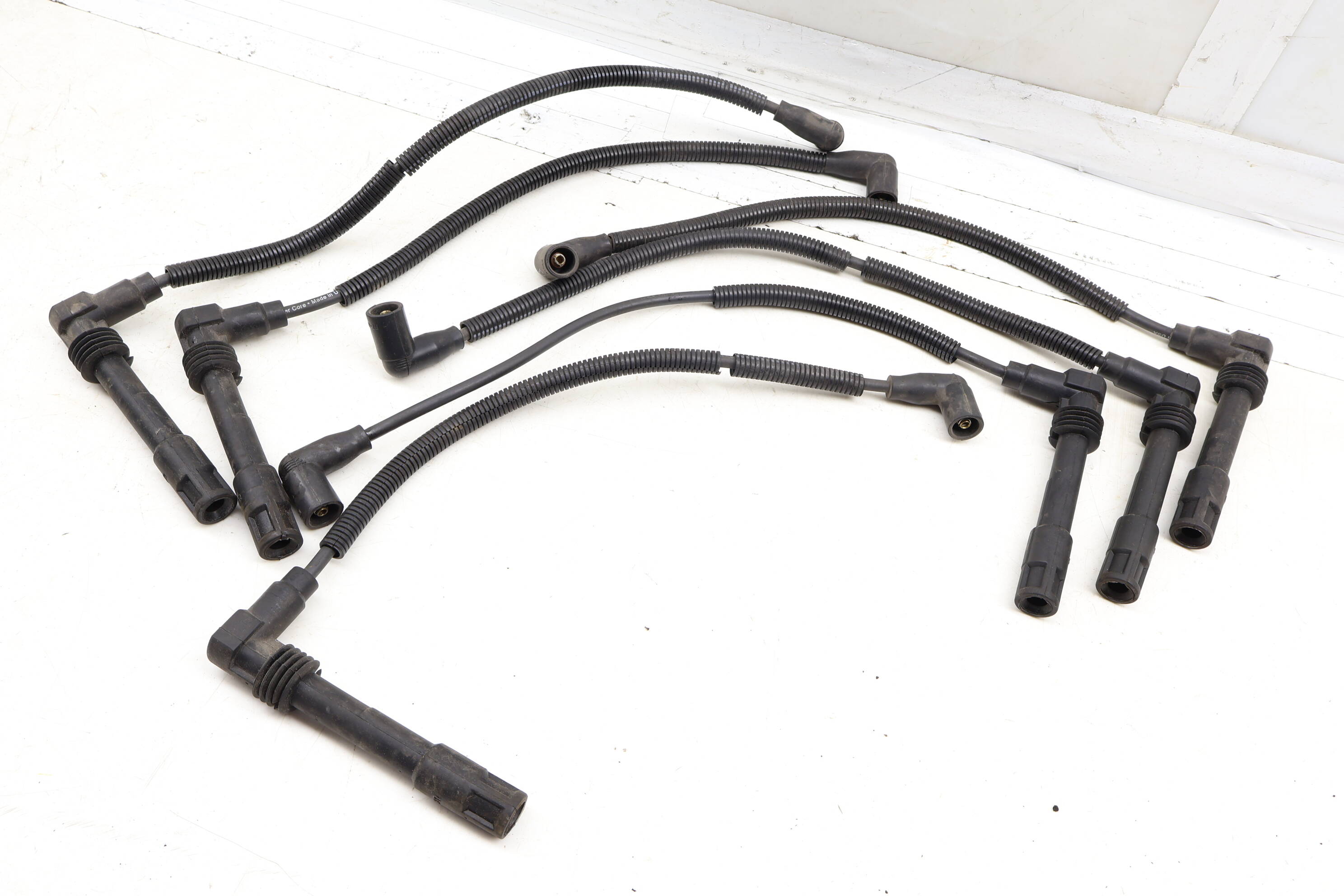 Spark Plug Wire / Ignition Lead Set (6) 078905113
