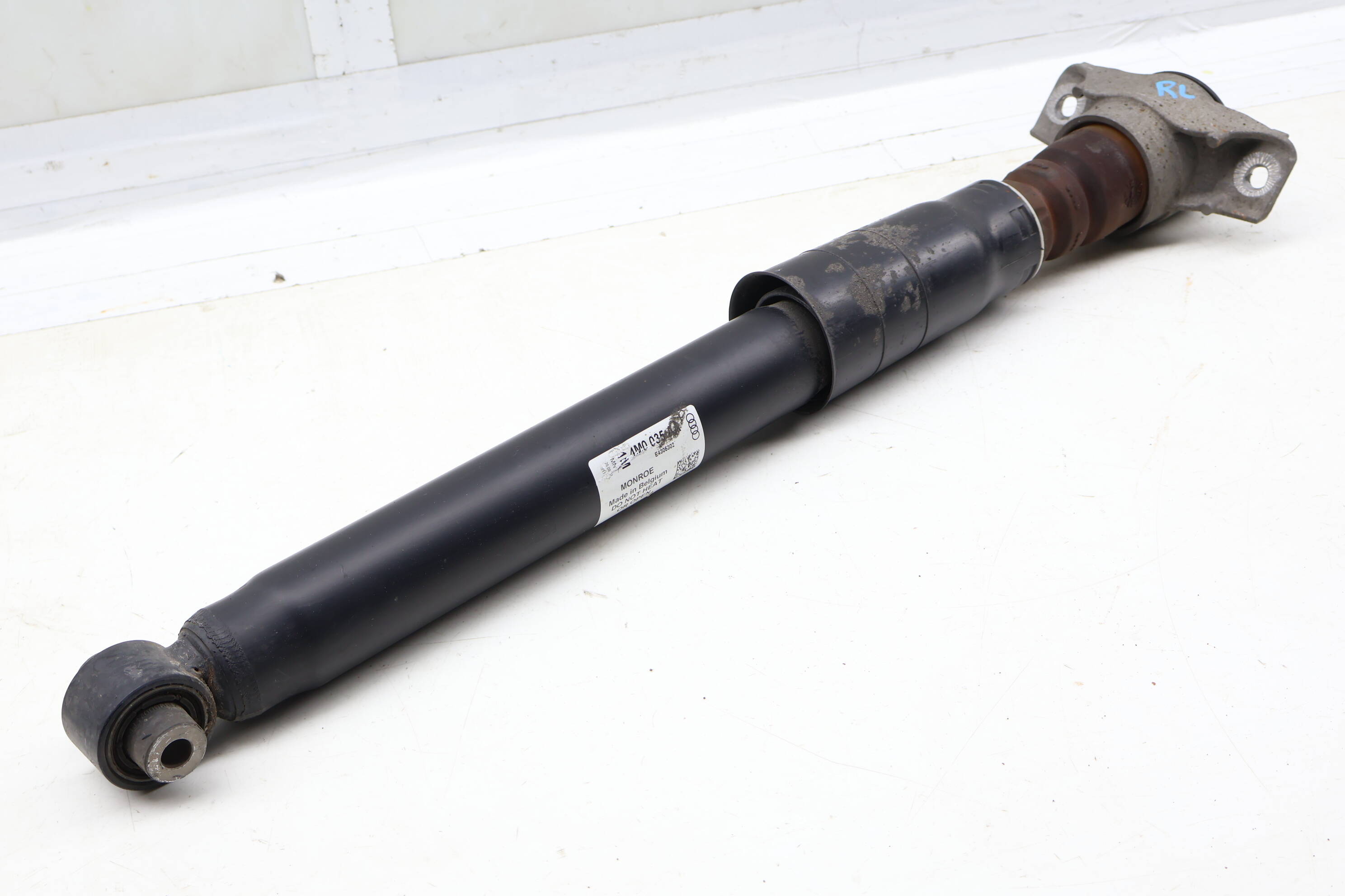 Strut / Shock Absorber 4M0513035AA