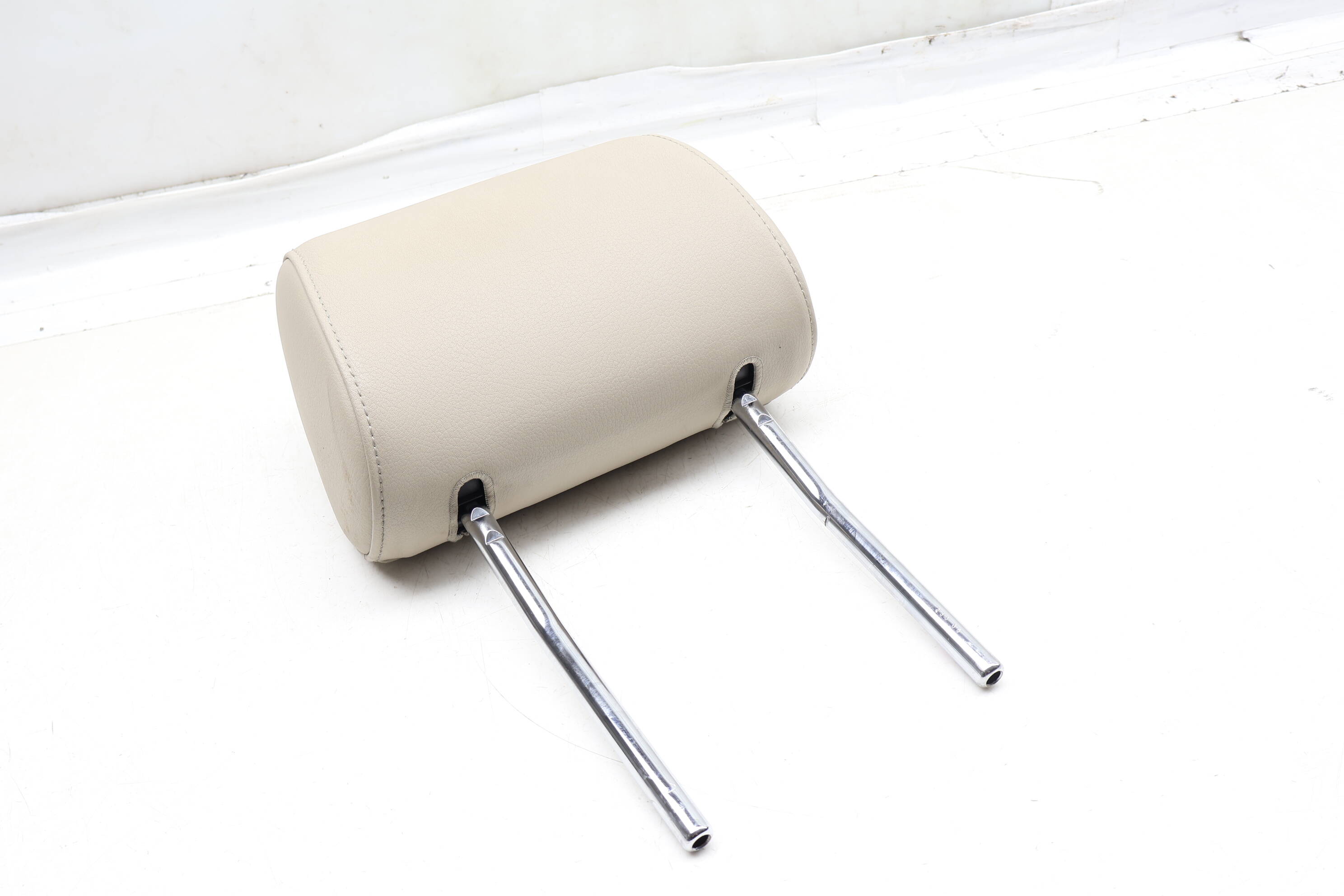 Headrest / Head Rest 4L0881901M