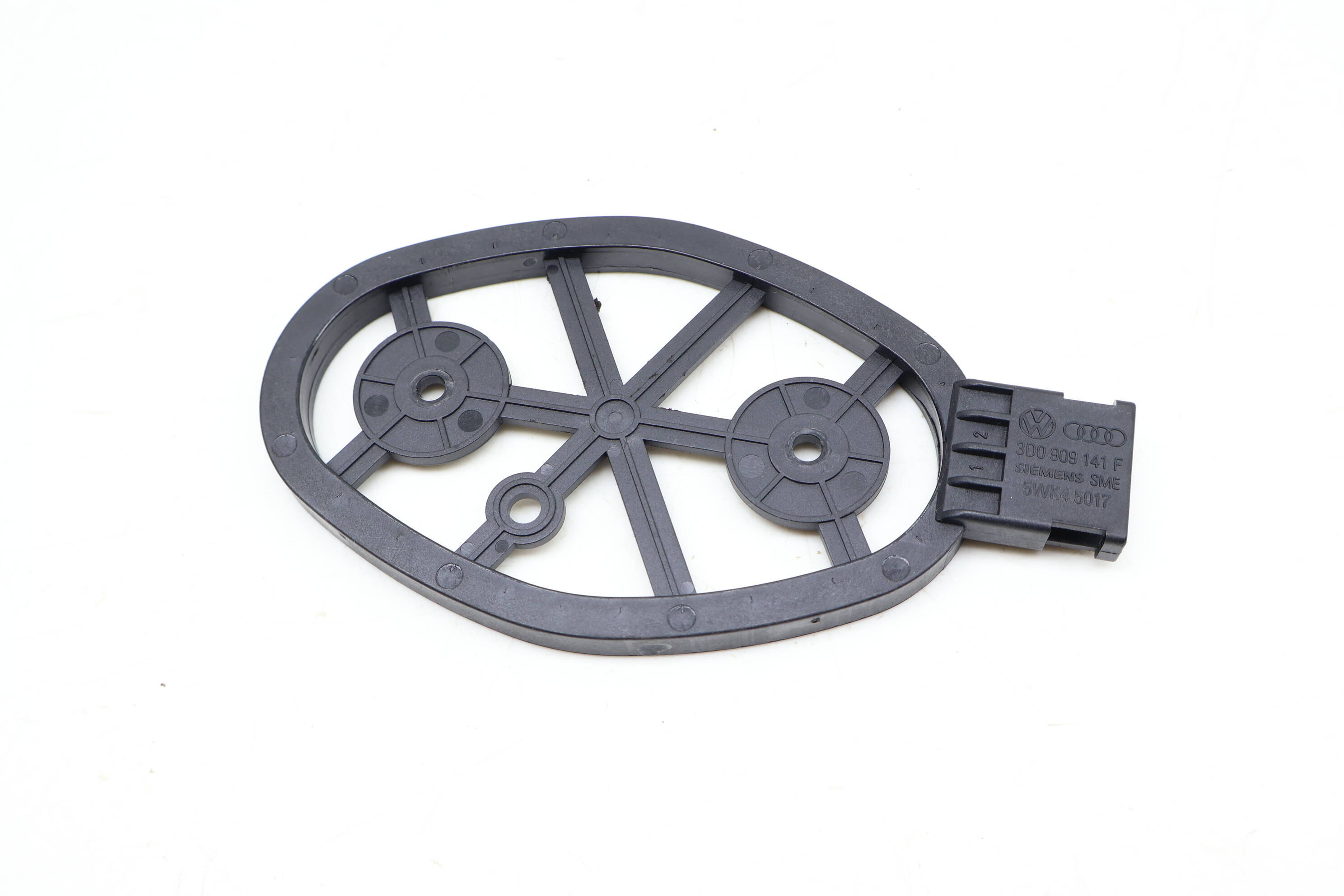 Keyless Entry / Start Authorization Antenna 3D0909141F