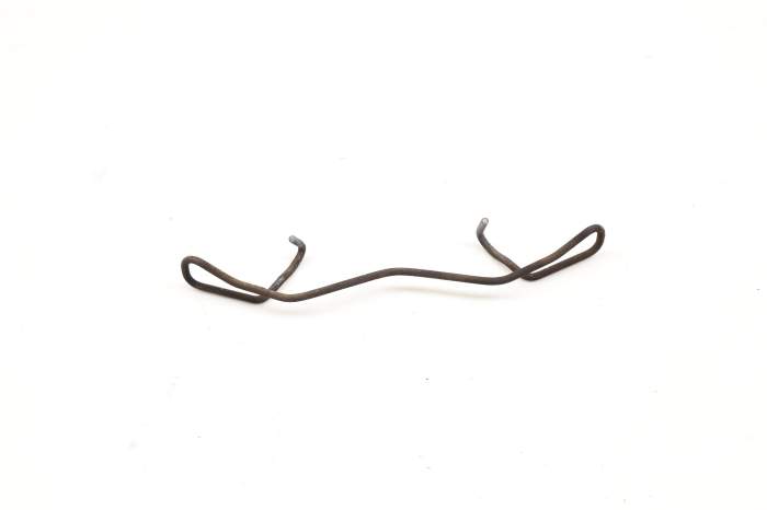 Land Rover Rear Brake Caliper Anti-Rattle Spring / Clip LR062657