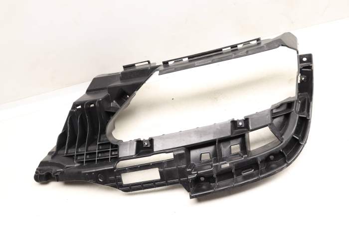 Bumper Mount Bracket 8W0807347D main product photo