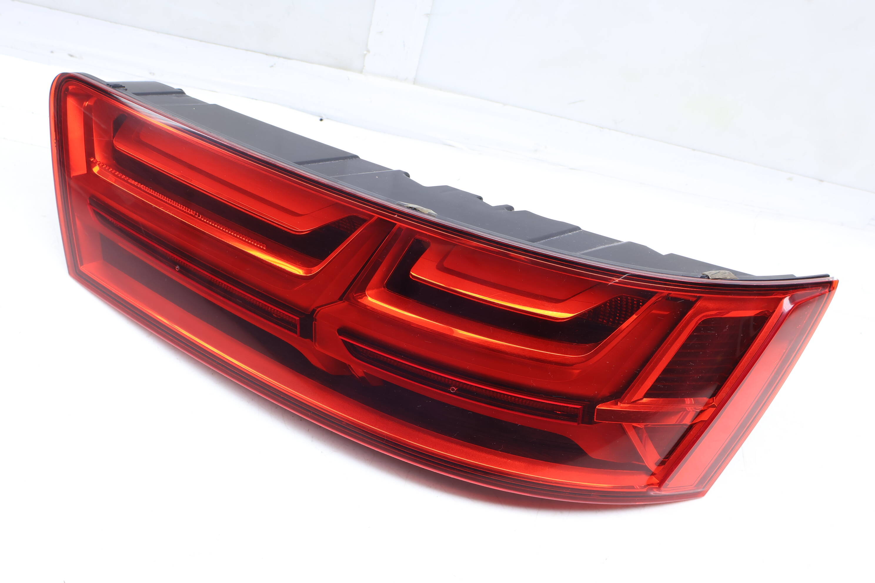 Led Tail Light / Lamp (Upper) 4M0945094D