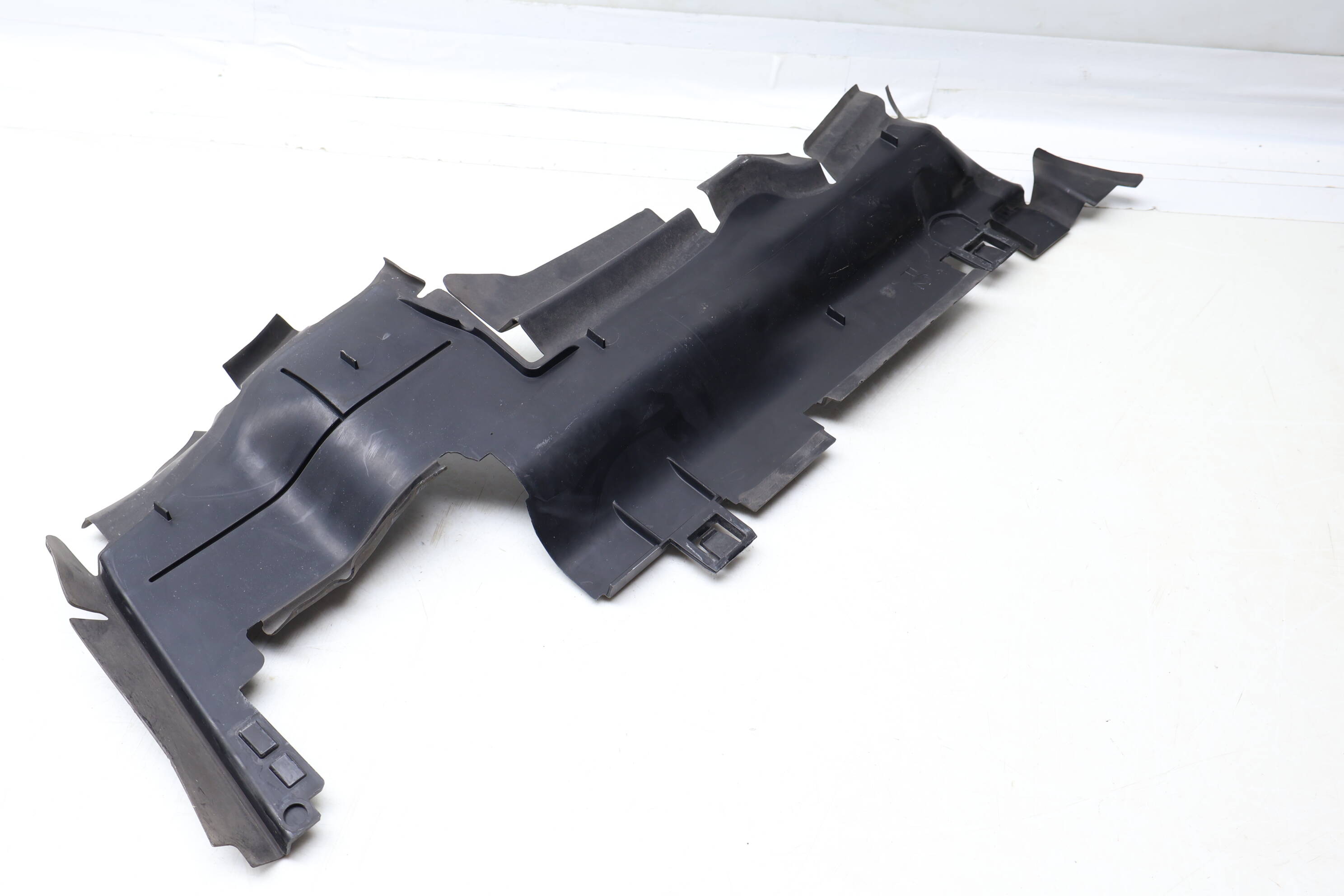 Radiator Air Duct / Guide 8W6121284AF