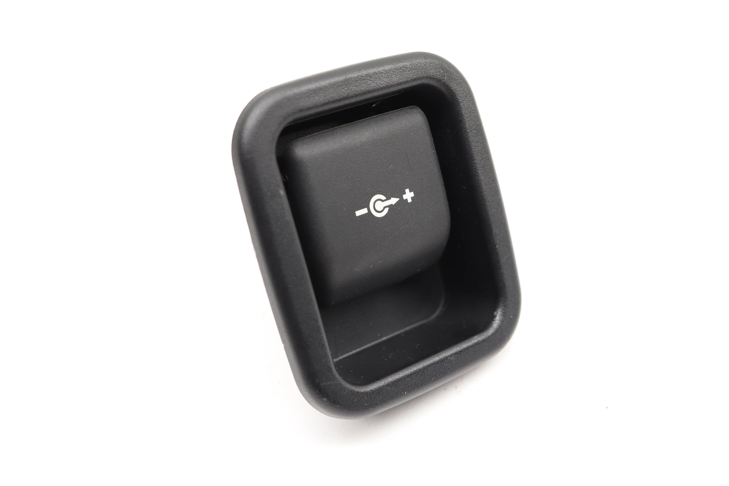 Power&#x20;Outlet&#x20;W&#x2F;&#x20;Trim&#x20;61346843098