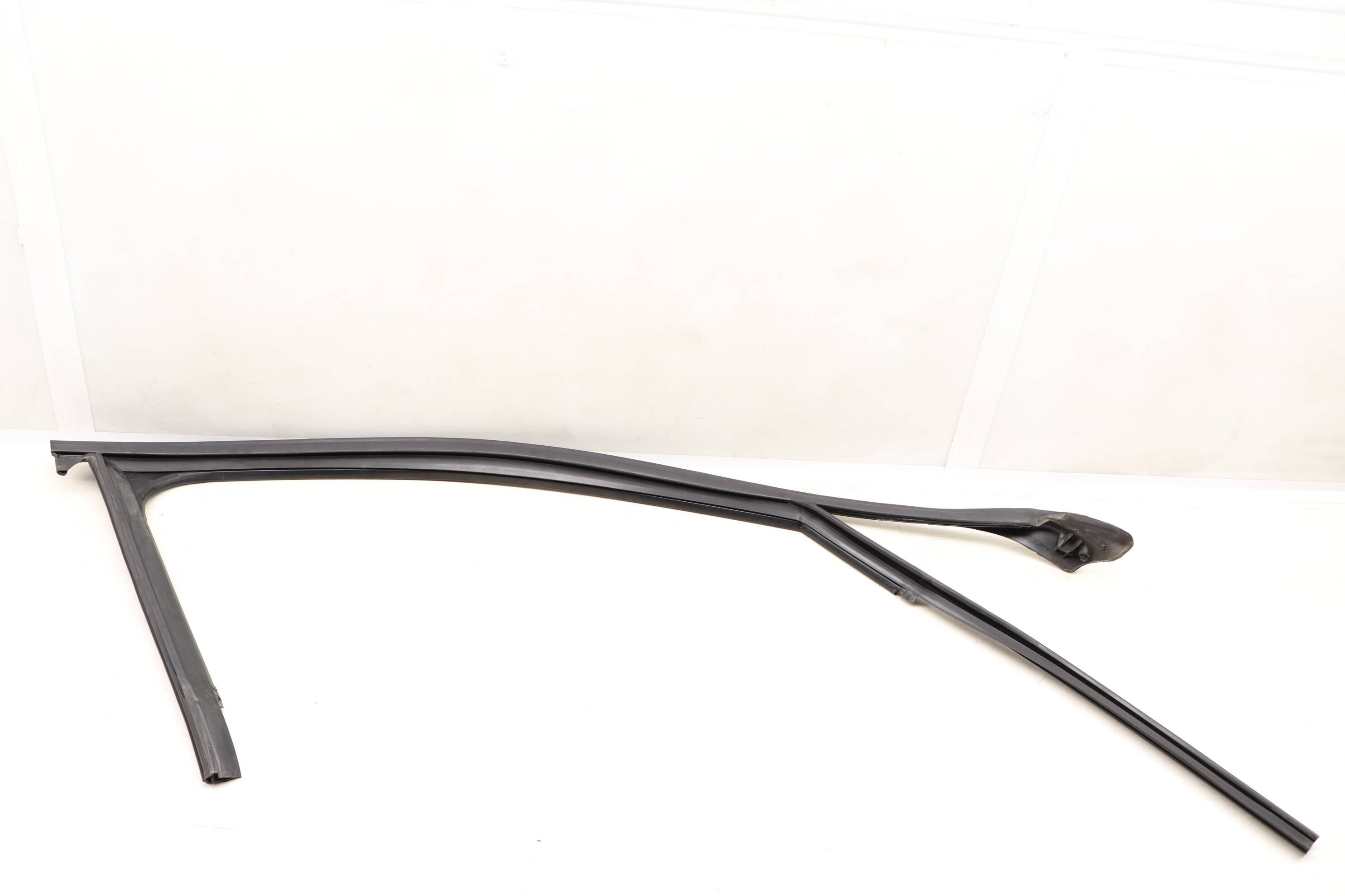 Window Glass Channel / Seal 4G0837440