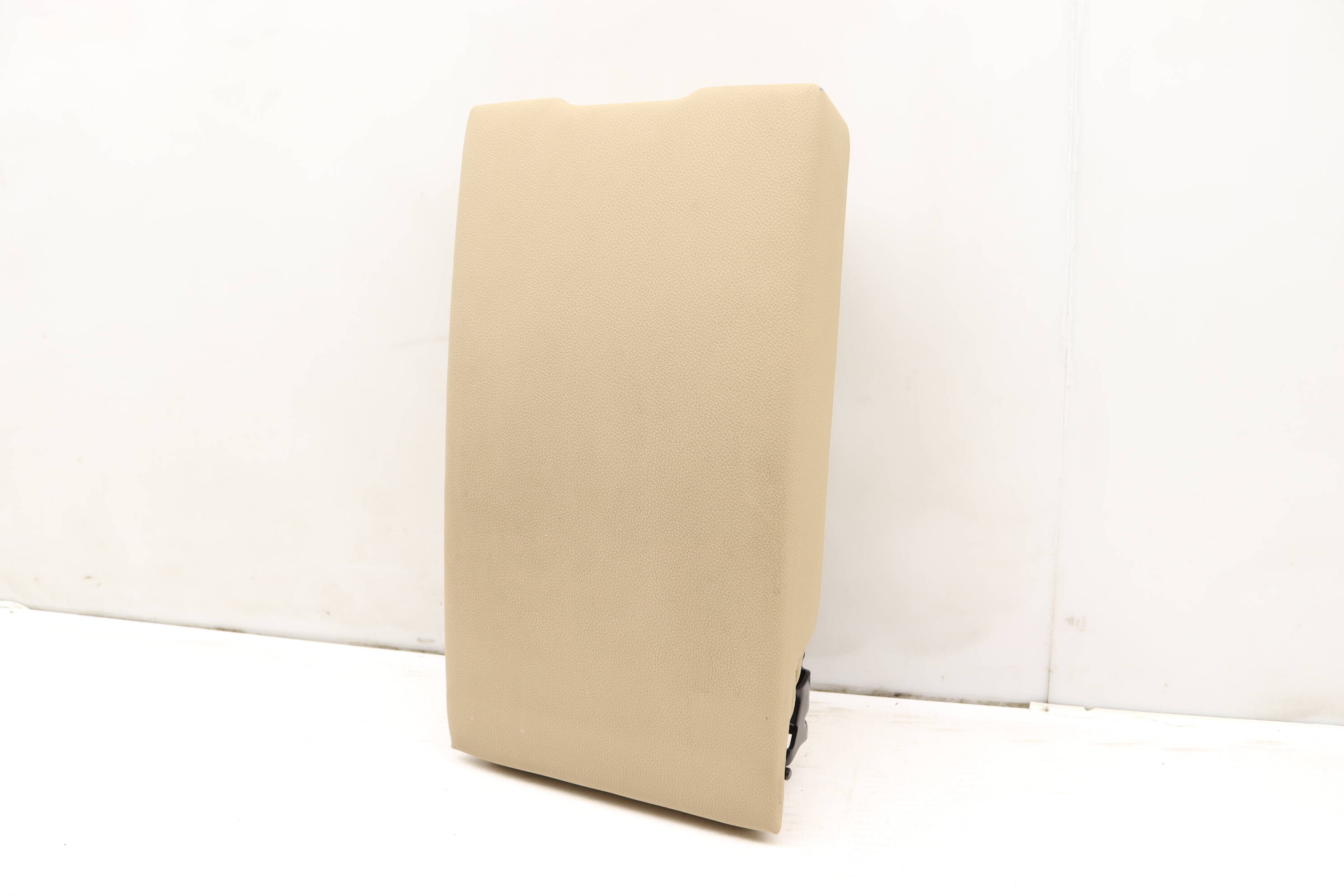 Center&#x20;Armrest&#x20;&#x2F;&#x20;Cup&#x20;Holder&#x20;52207152283