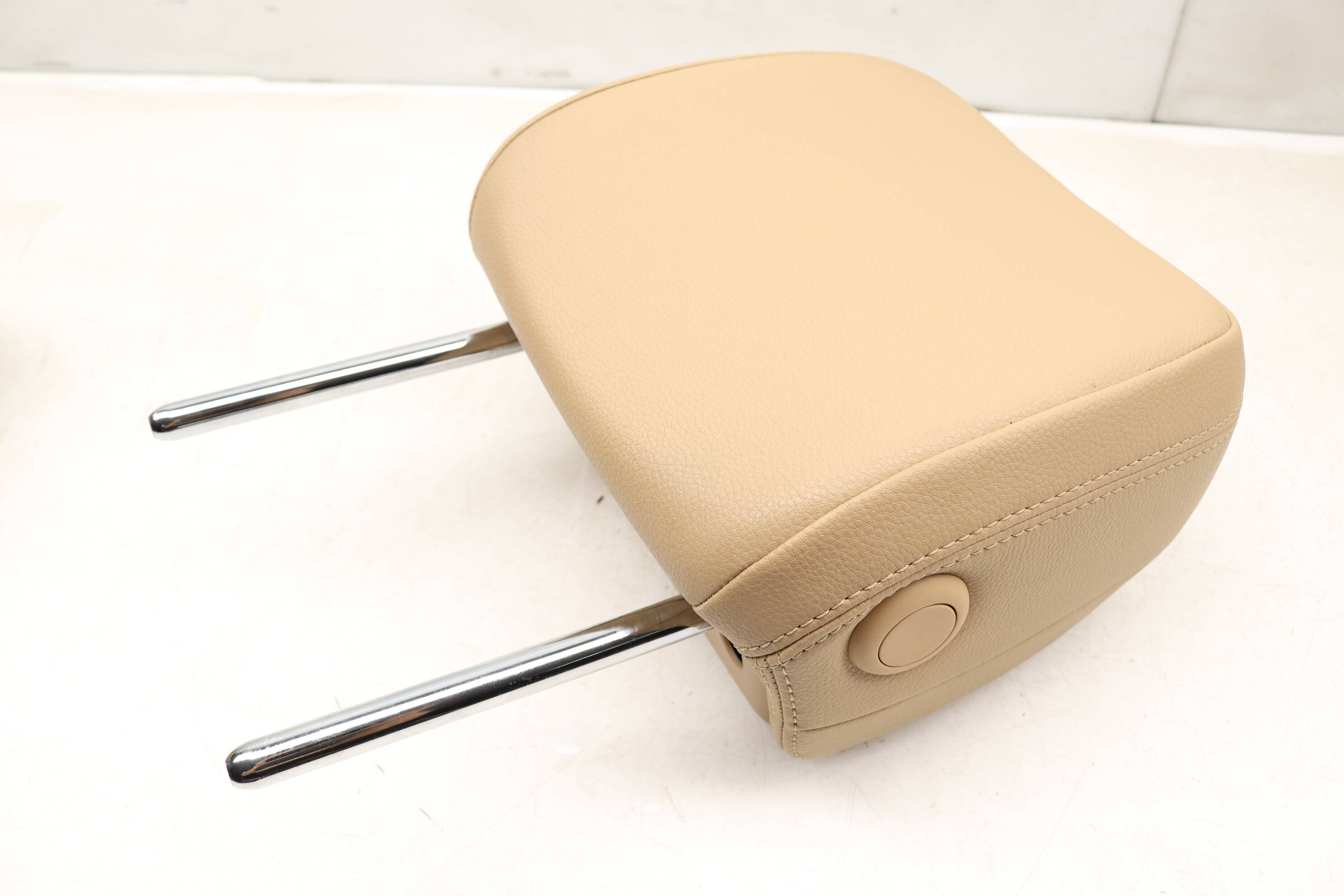 Seat Headrest / Head Rest 95B881901P