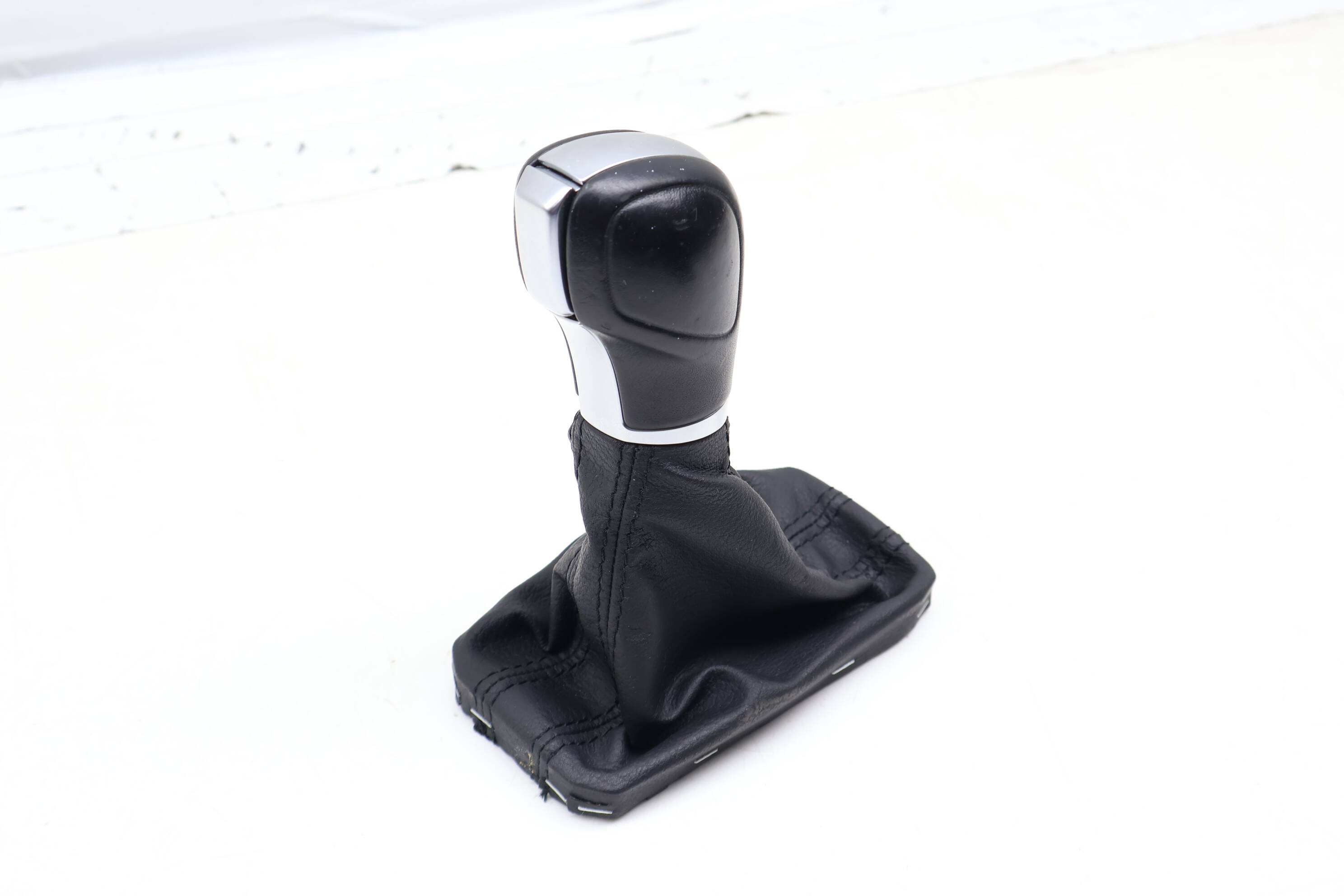 Automatic Shifter Knob W/ Boot 3CN713123A