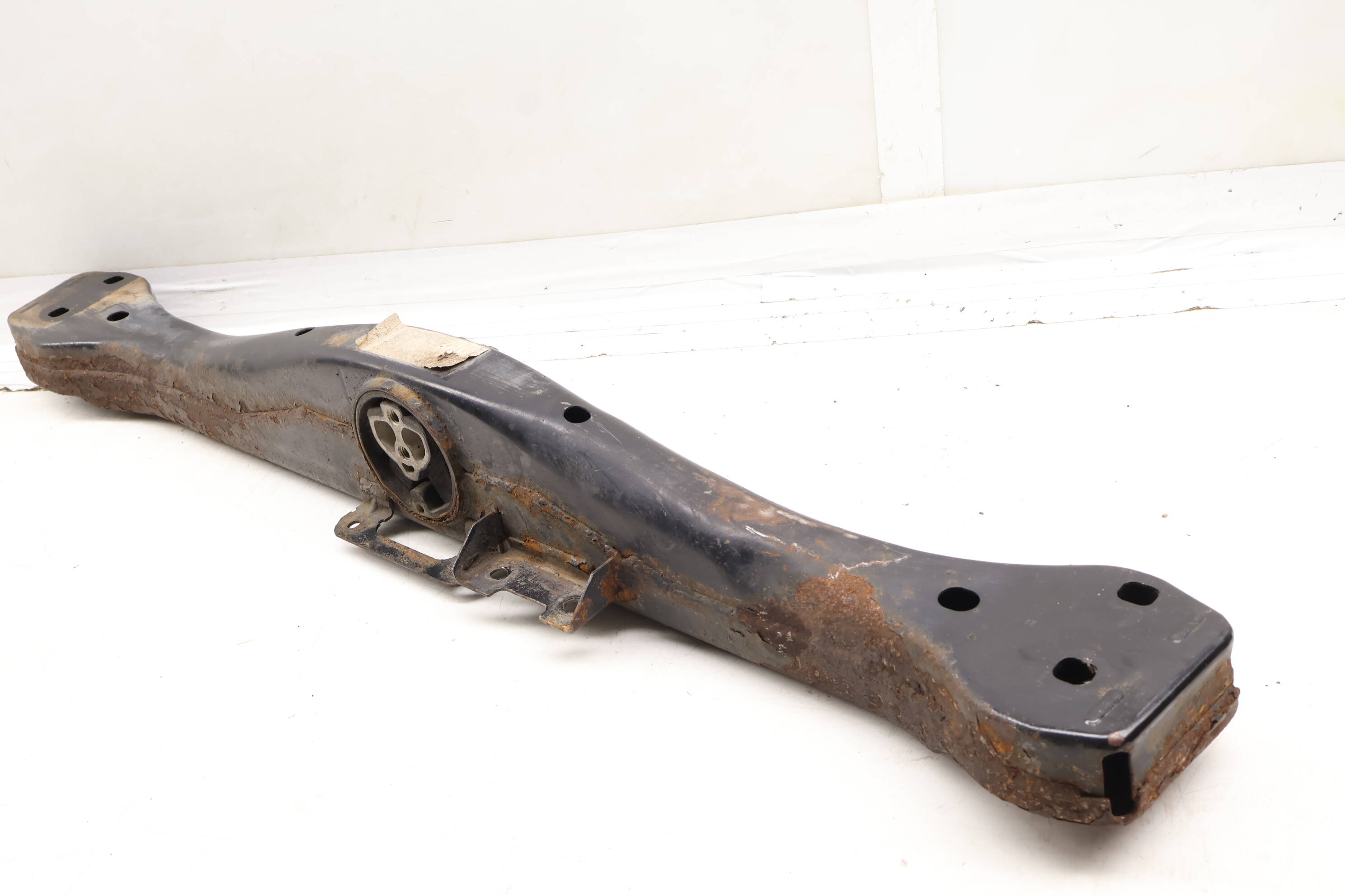 Transmission Crossmember Mount / Bracket 7P6399225D