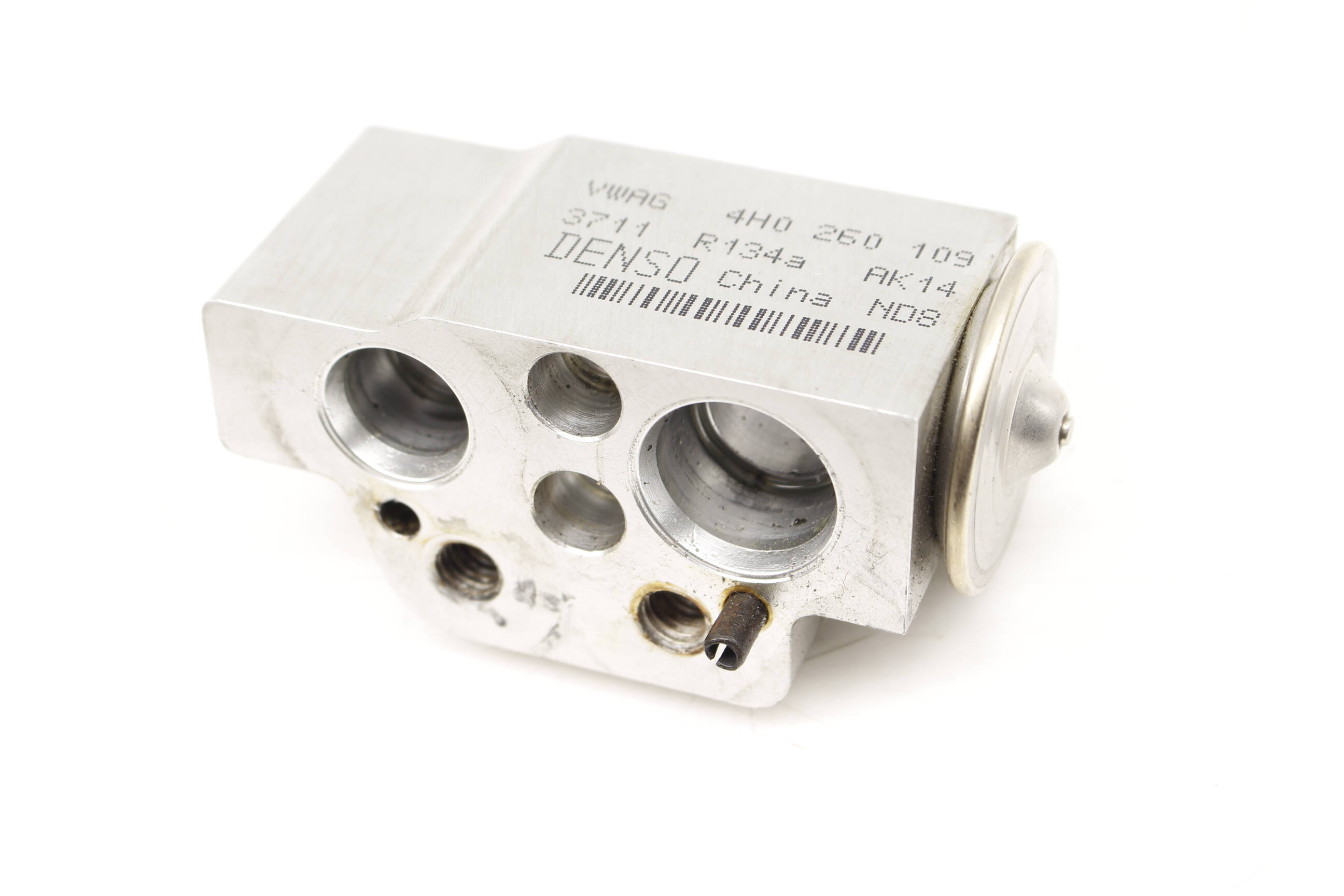 おん　a⑧ Audi Rear Ac Expansion Valve (A8 Quattro, S8) 4H0820181