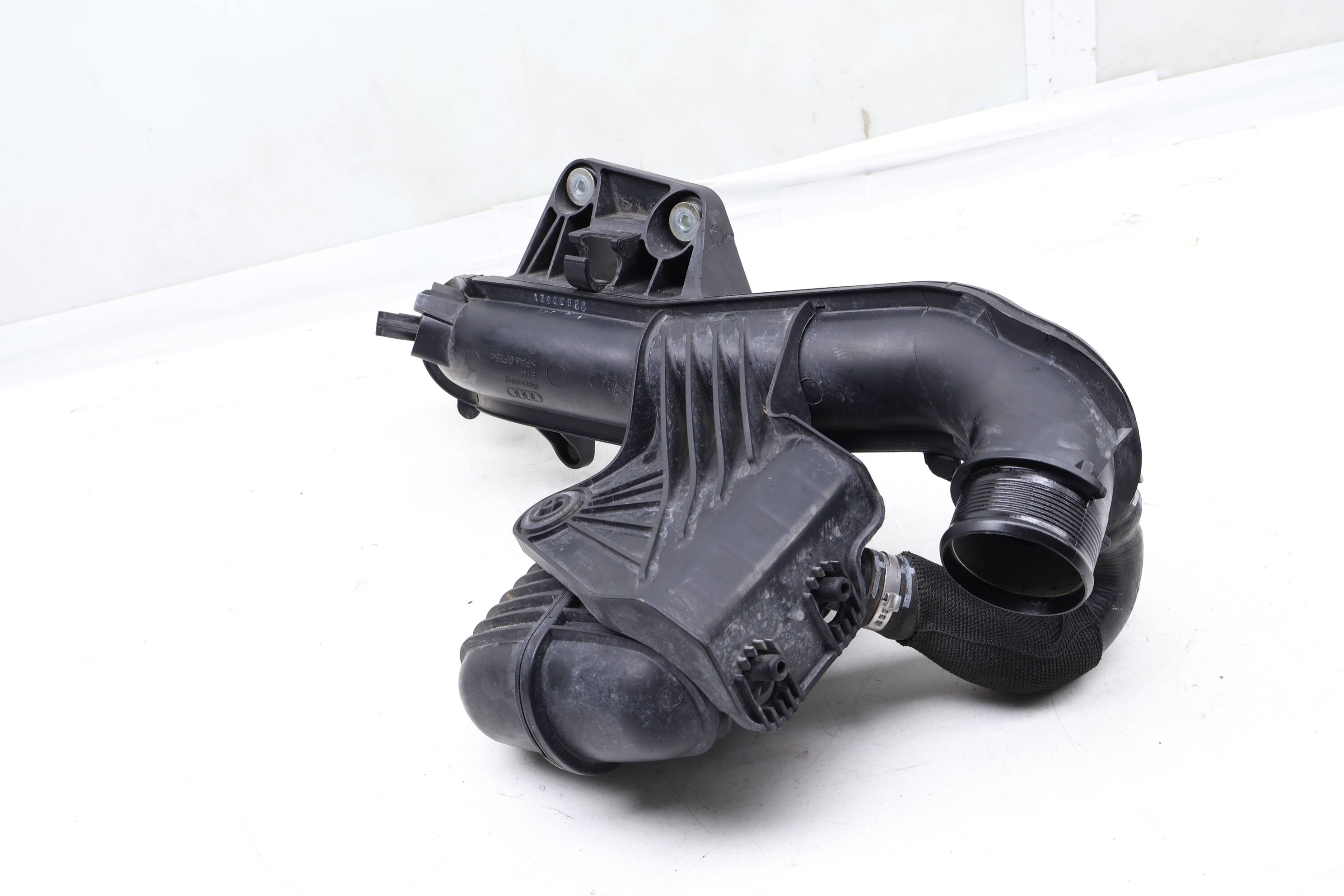 Turbo Intercooler Boost Pipe / Silencer 8K0145673AJ