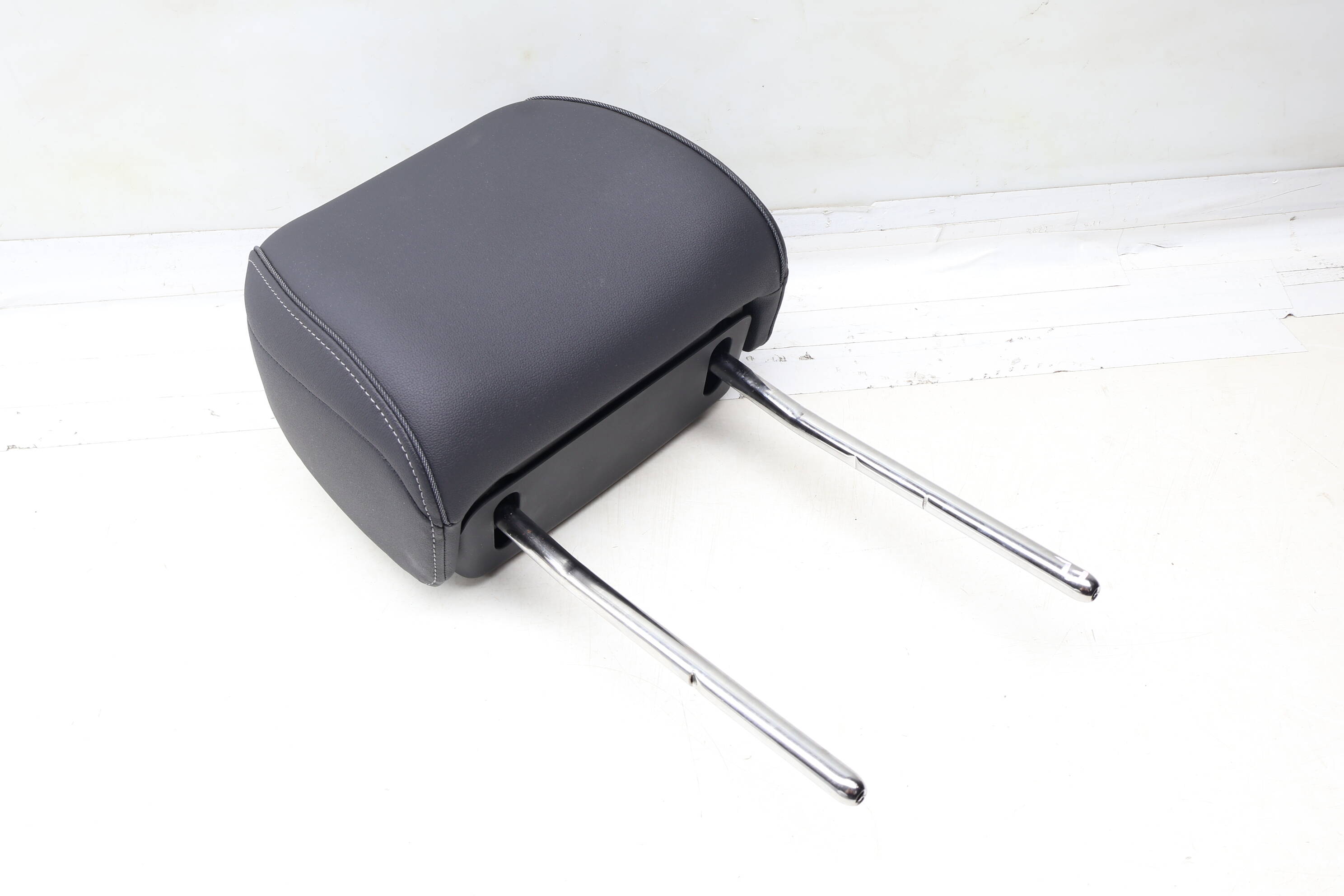 Headrest / Head Rest 8W5881901CM