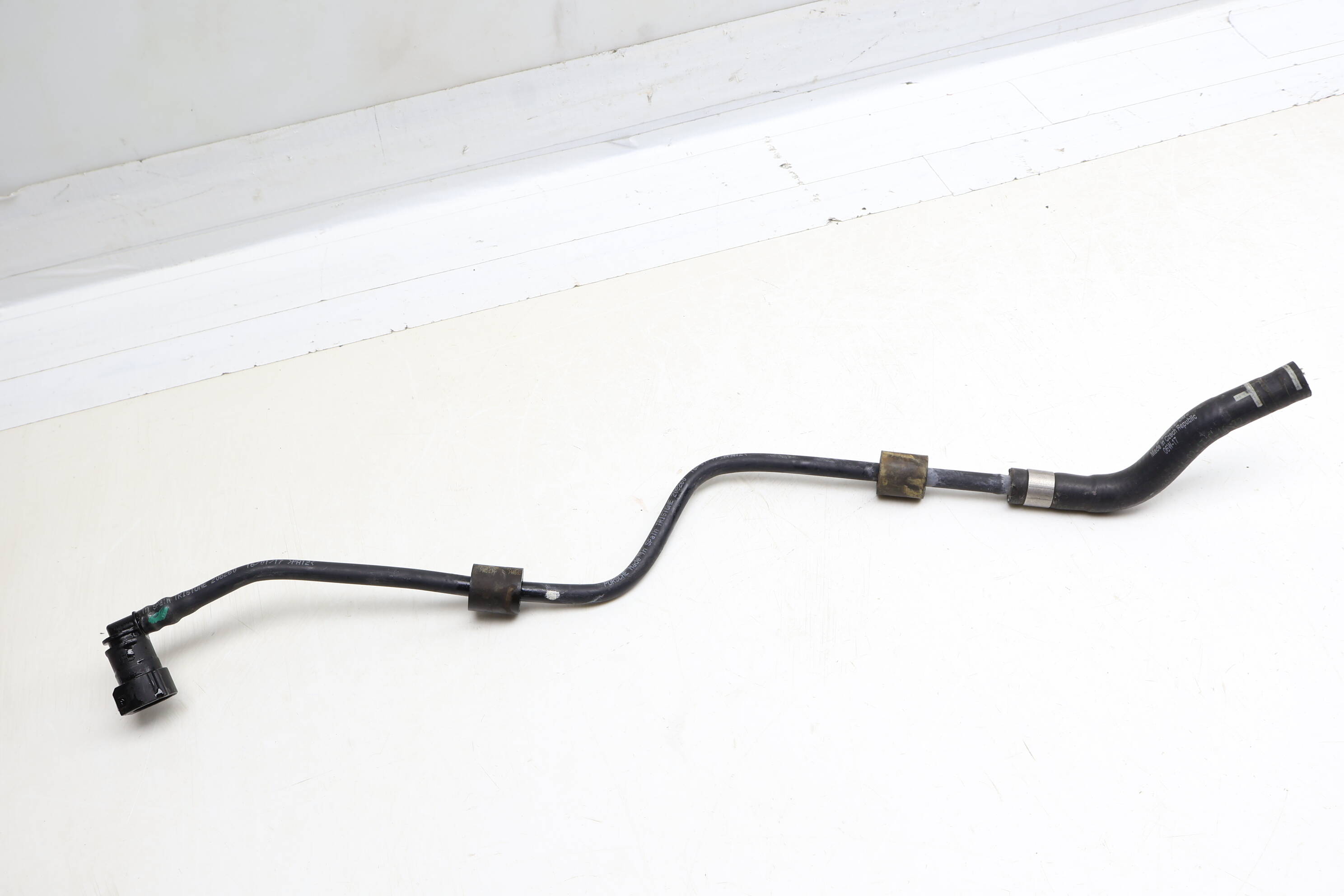 Coolant Breather Hose / Line 95B121447E