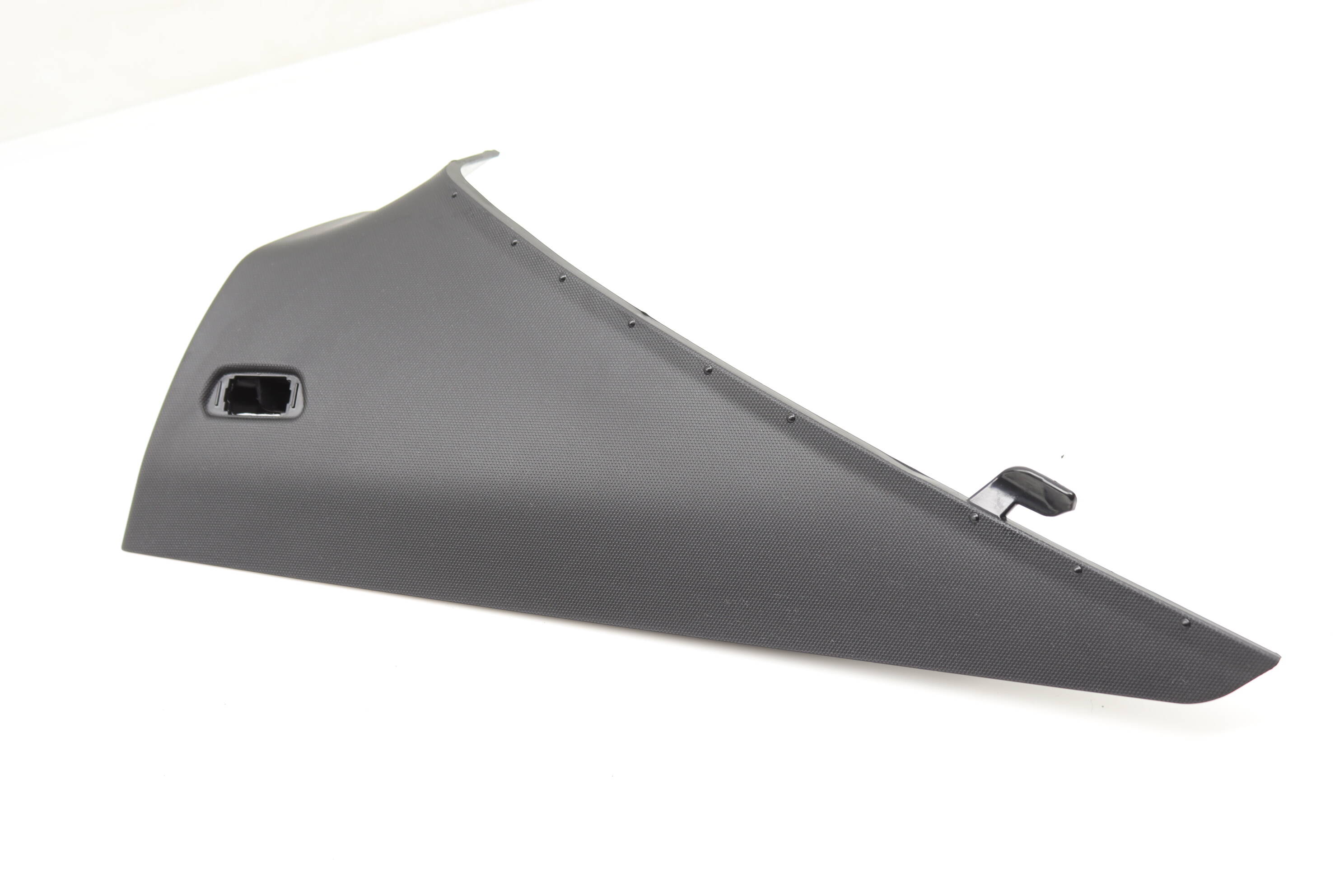 Upper&#x20;D&#x20;Pillar&#x20;&#x2F;&#x20;Quarter&#x20;Panel&#x20;Trim&#x20;51438096757