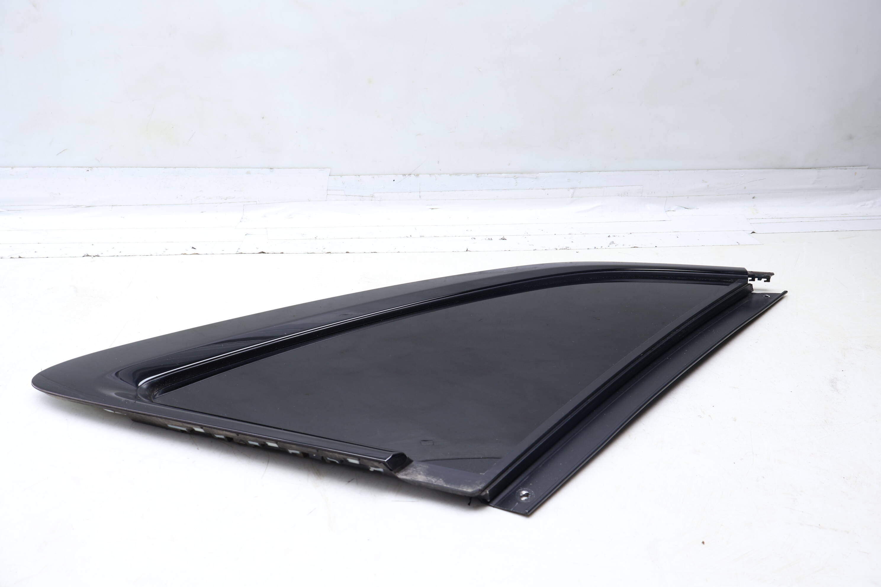 Door Quarter Window Glass 4M8845298P