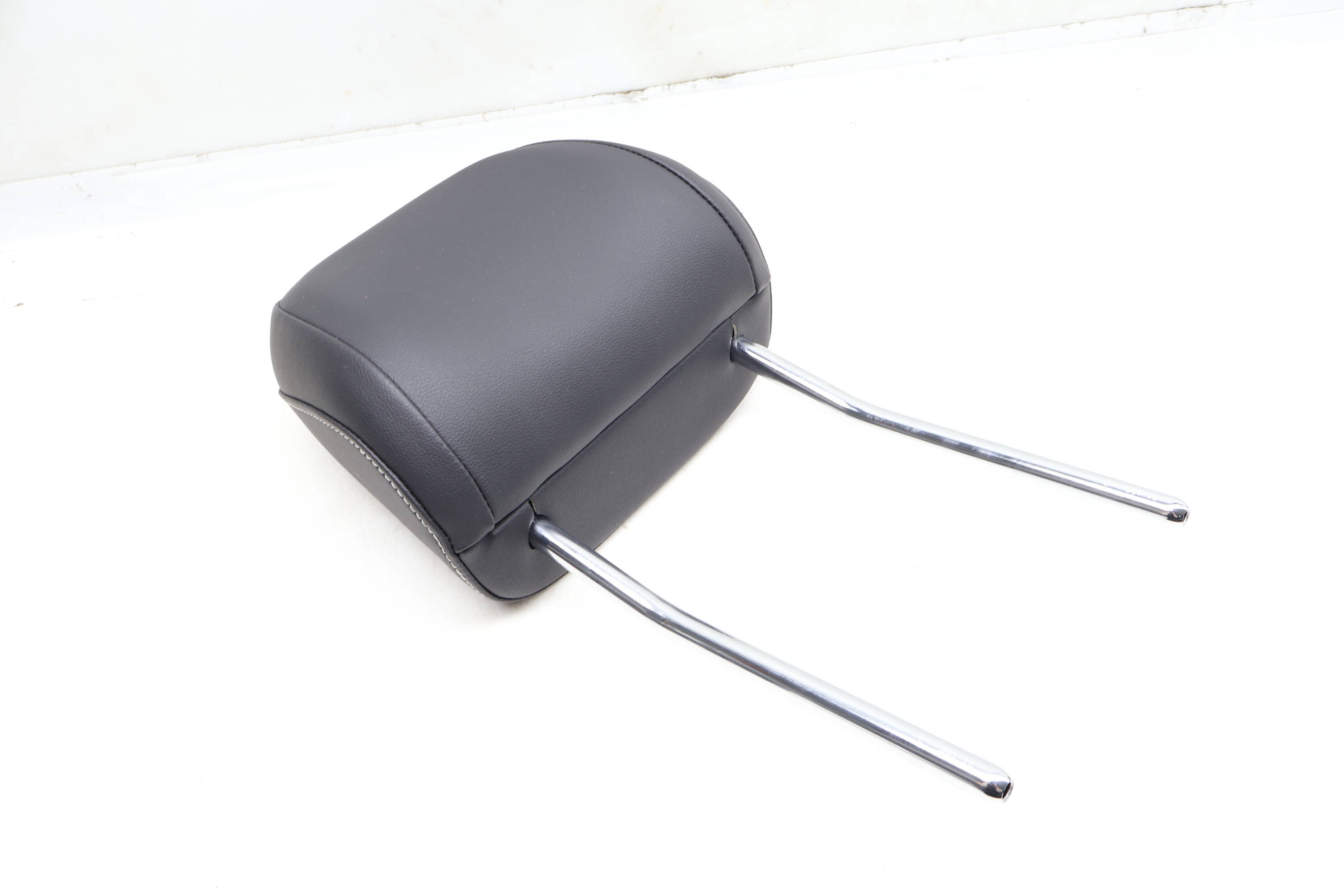 Headrest / Head Rest 5NN881903E