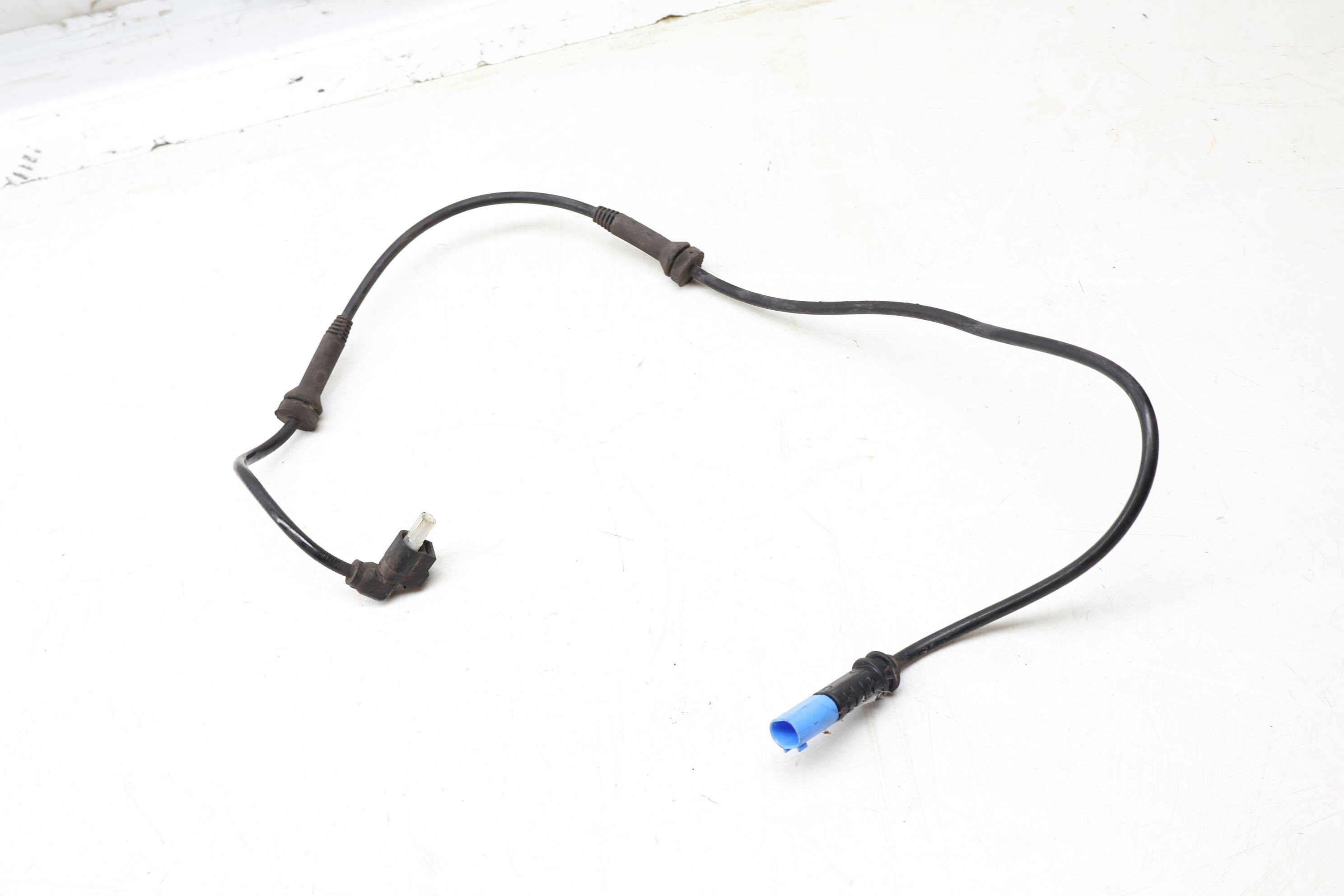Strut / Shock Absorber Wiring Harness Connector 37156797032