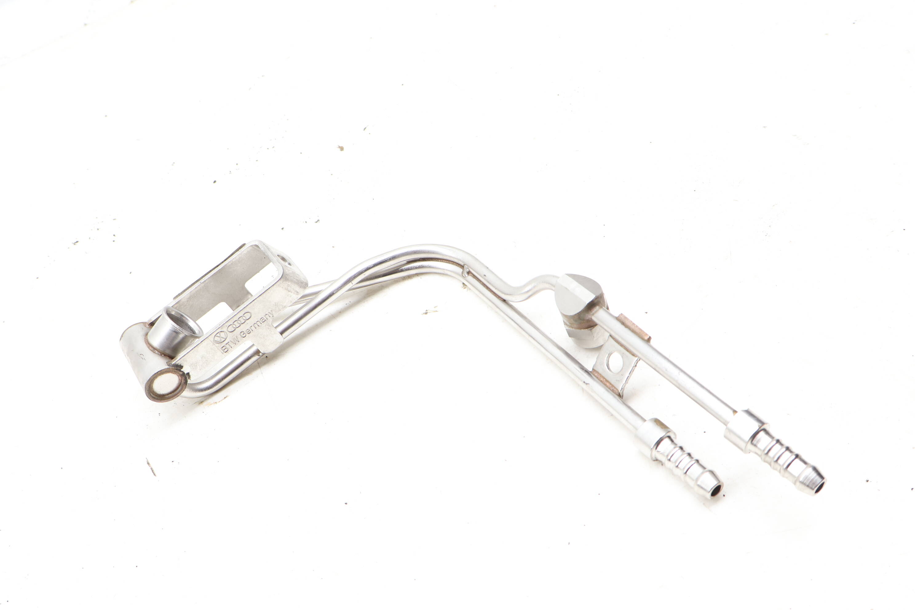 Fuel Line / Pipe 06H133681A