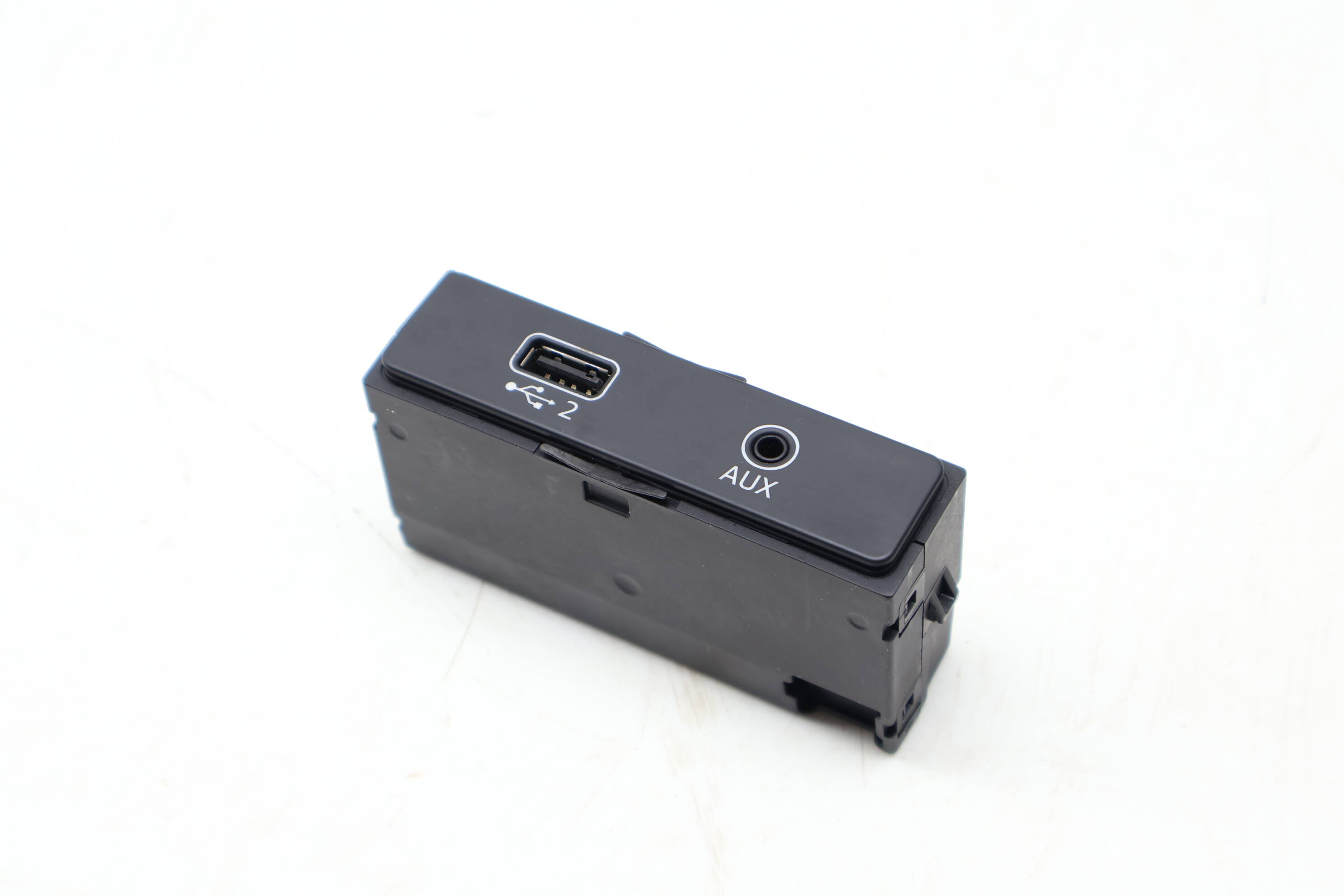 Usb / Aux Port Connection 8W0035708