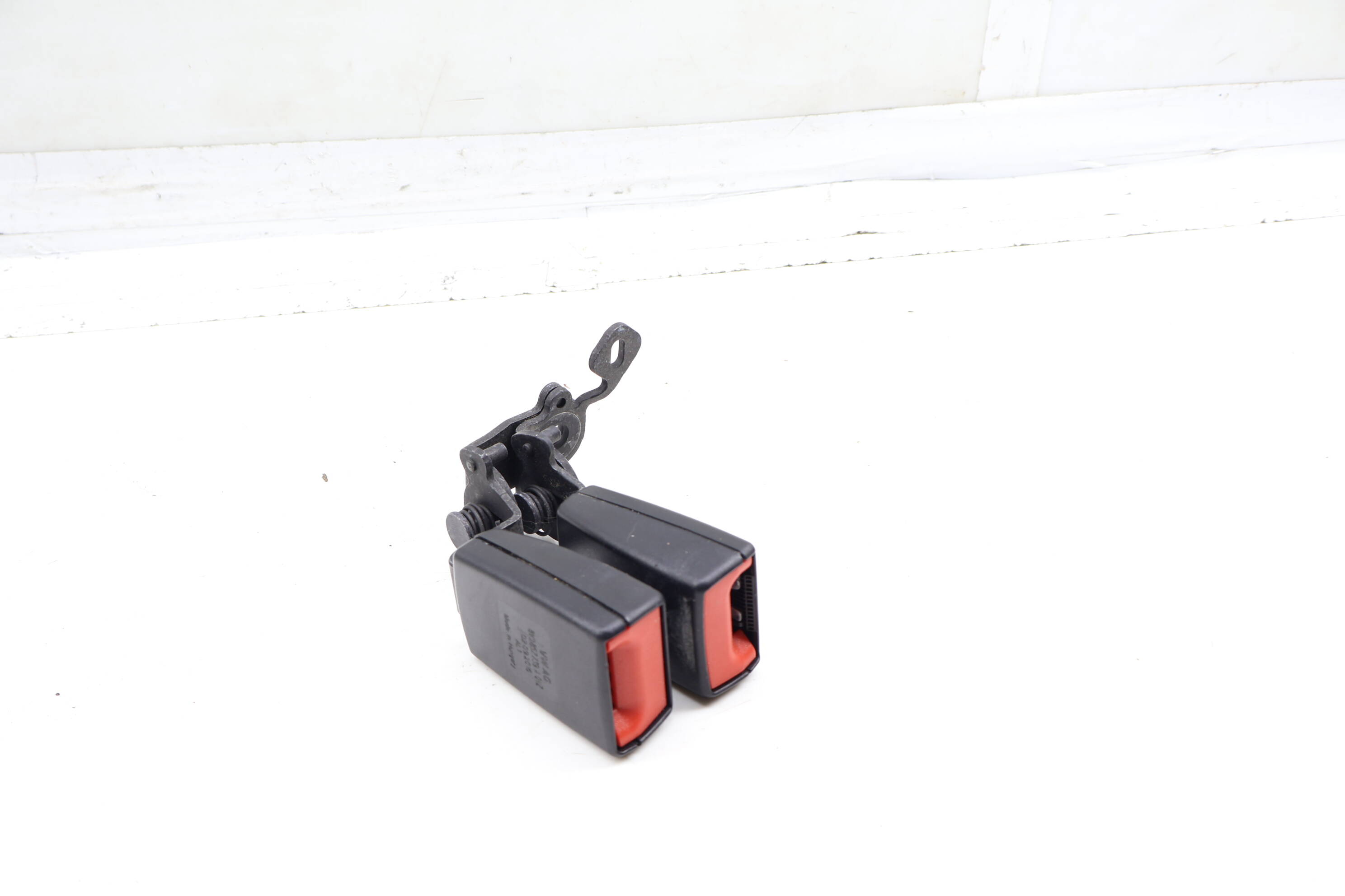 Seat Belt Double Buckle / Receiver 8V0857739A