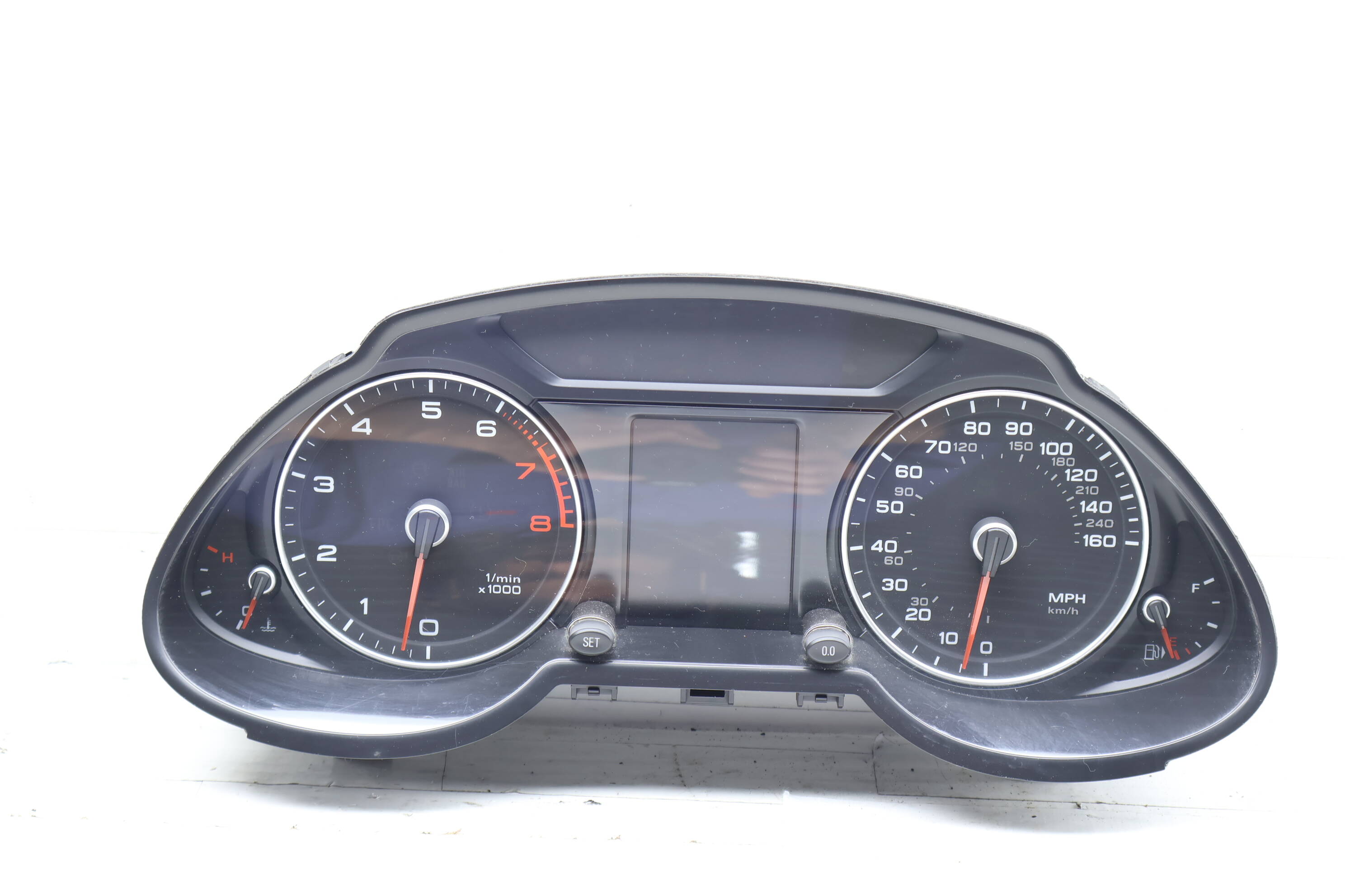 Instrument Cluster / Speedometer 8R0920981N