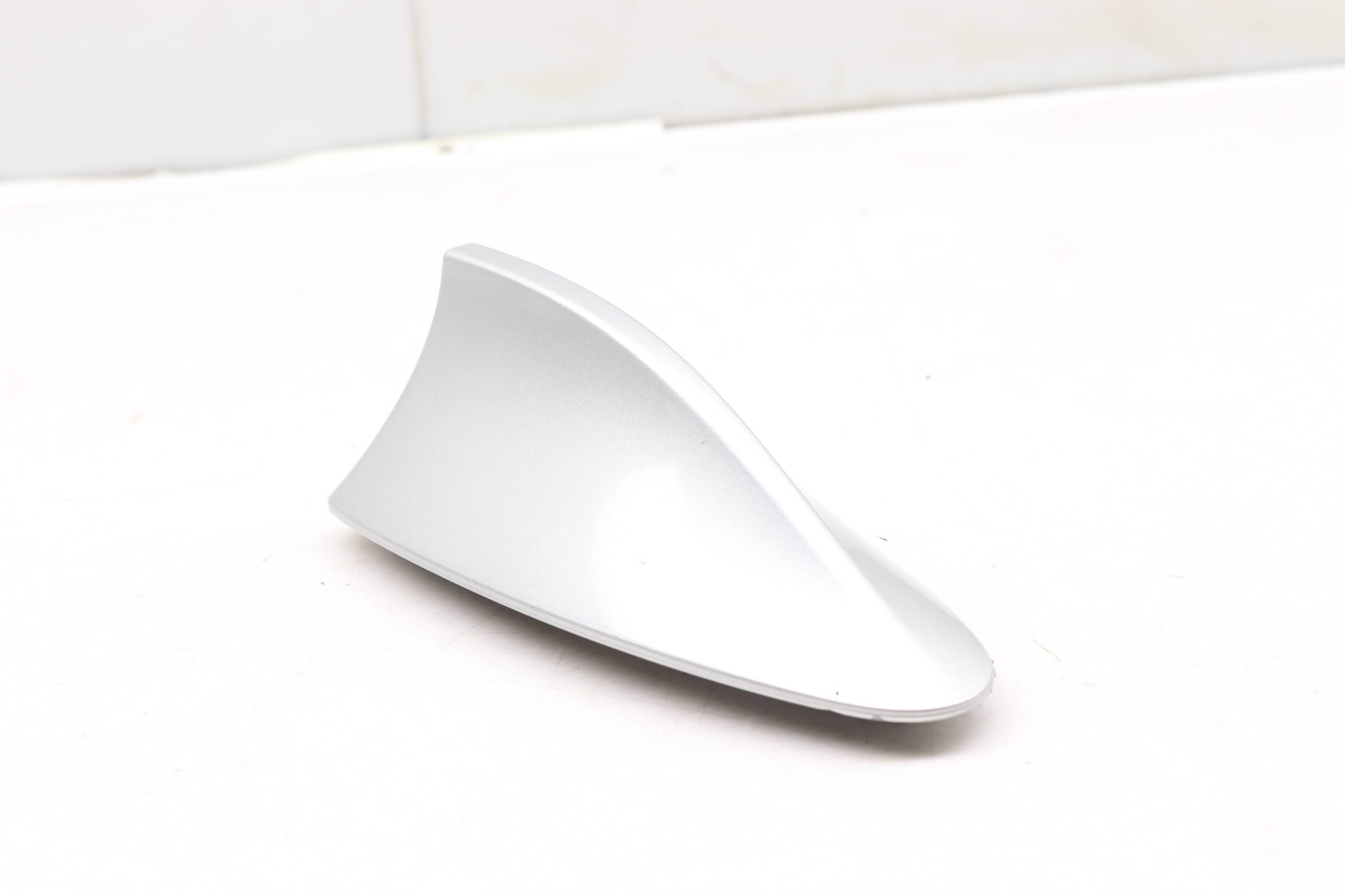 Roof&#x20;Shark&#x20;Fin&#x20;Antenna&#x20;Cover&#x20;&#x2F;&#x20;Housing&#x20;65209184814